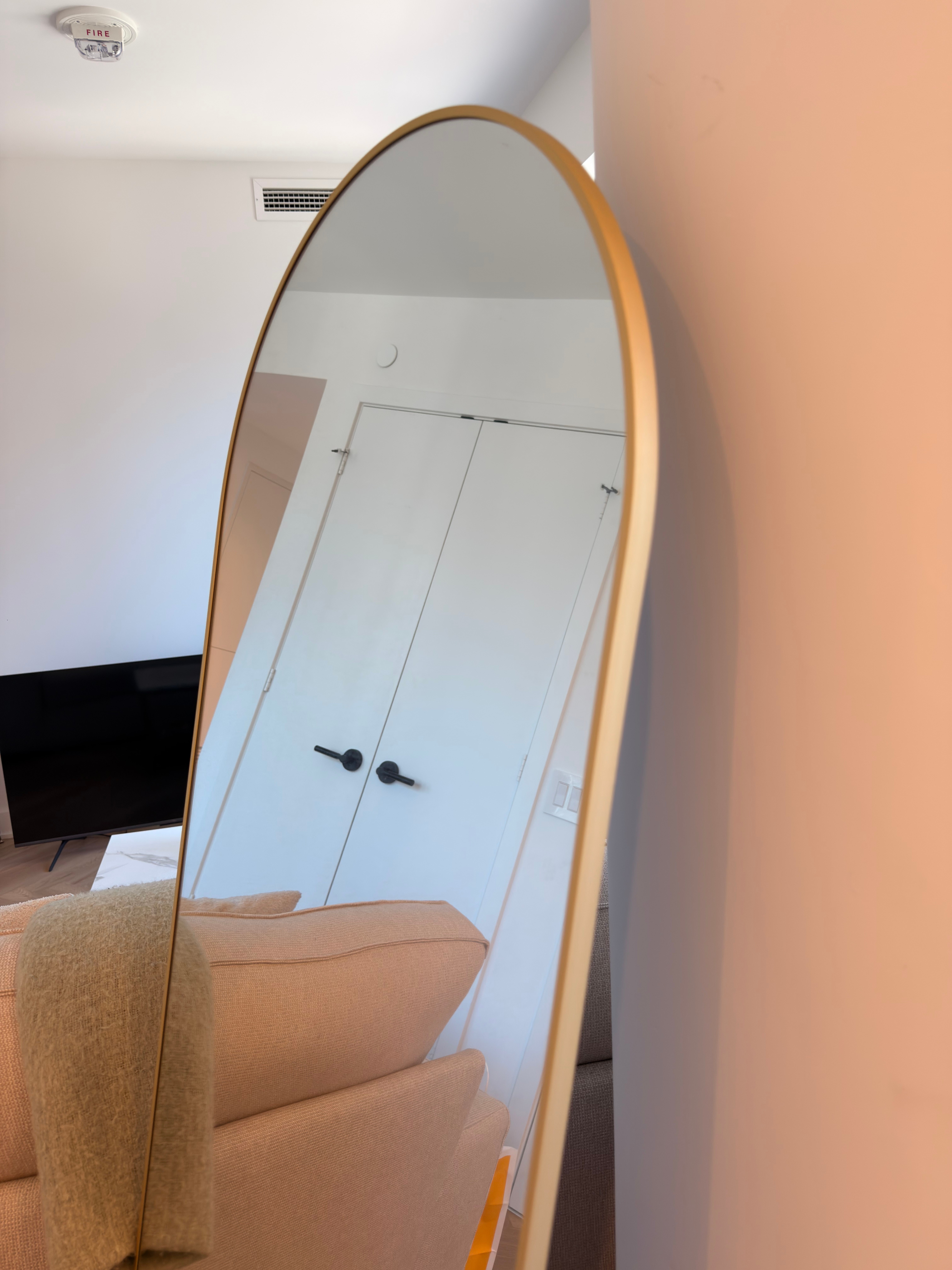 ✨ Beautiful Gold Arched Full-Length Mirror – Like New - photo 4