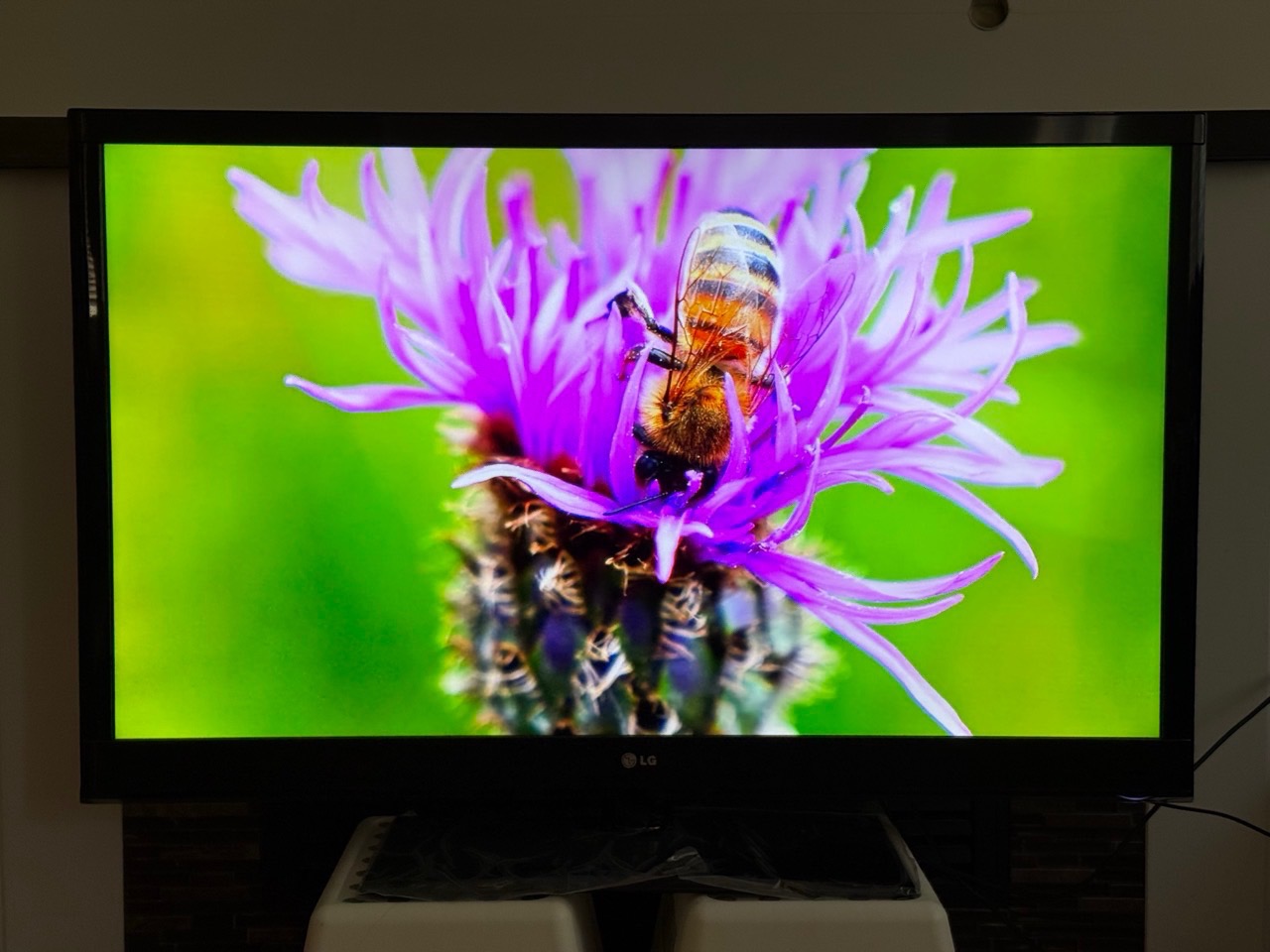LG 47" Cinema 3D 1080p LED TV (Remote & 4x 3D Glasses) - photo 3