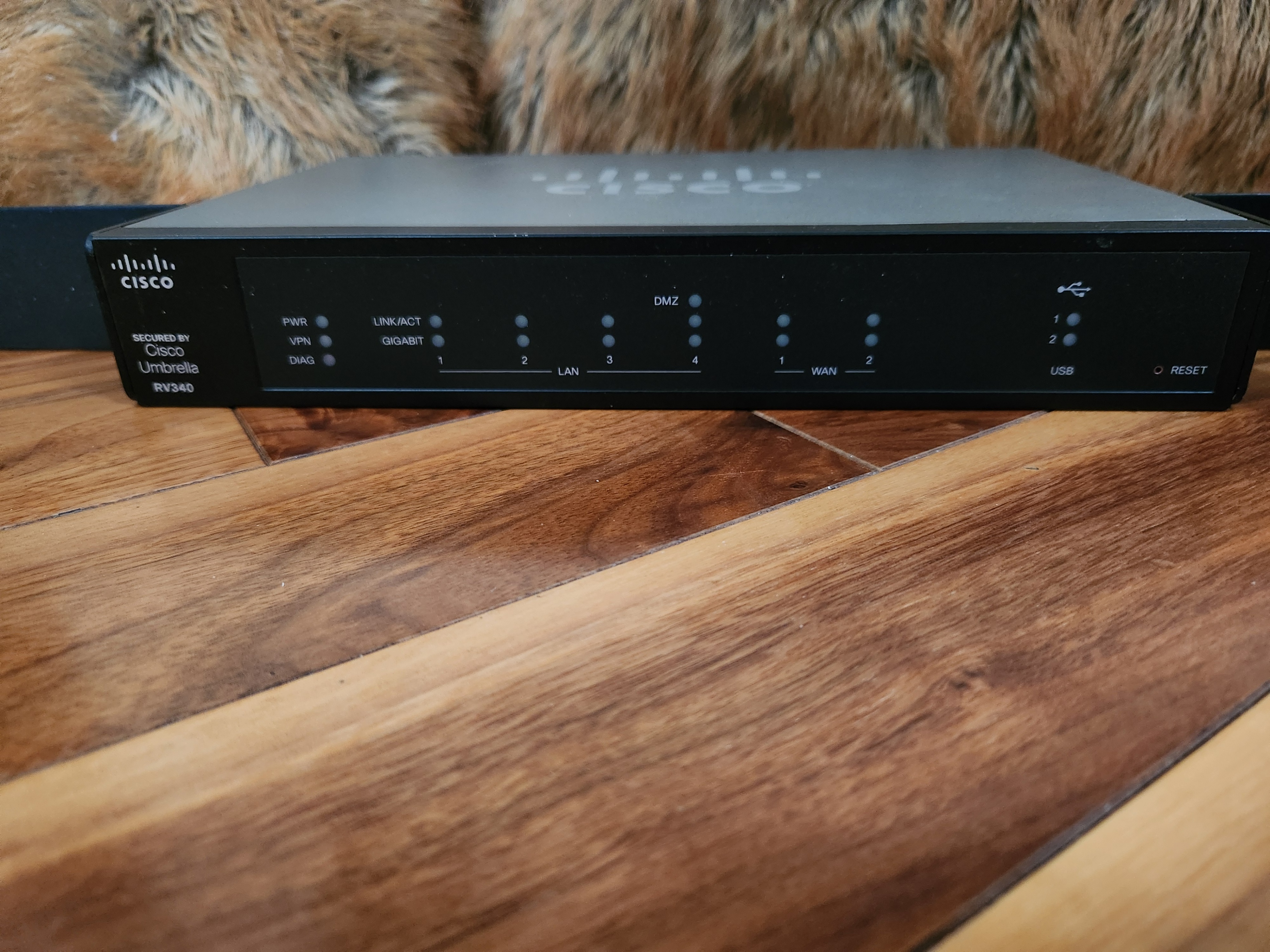 Cisco RV340 Dual Wifi Router - photo 5