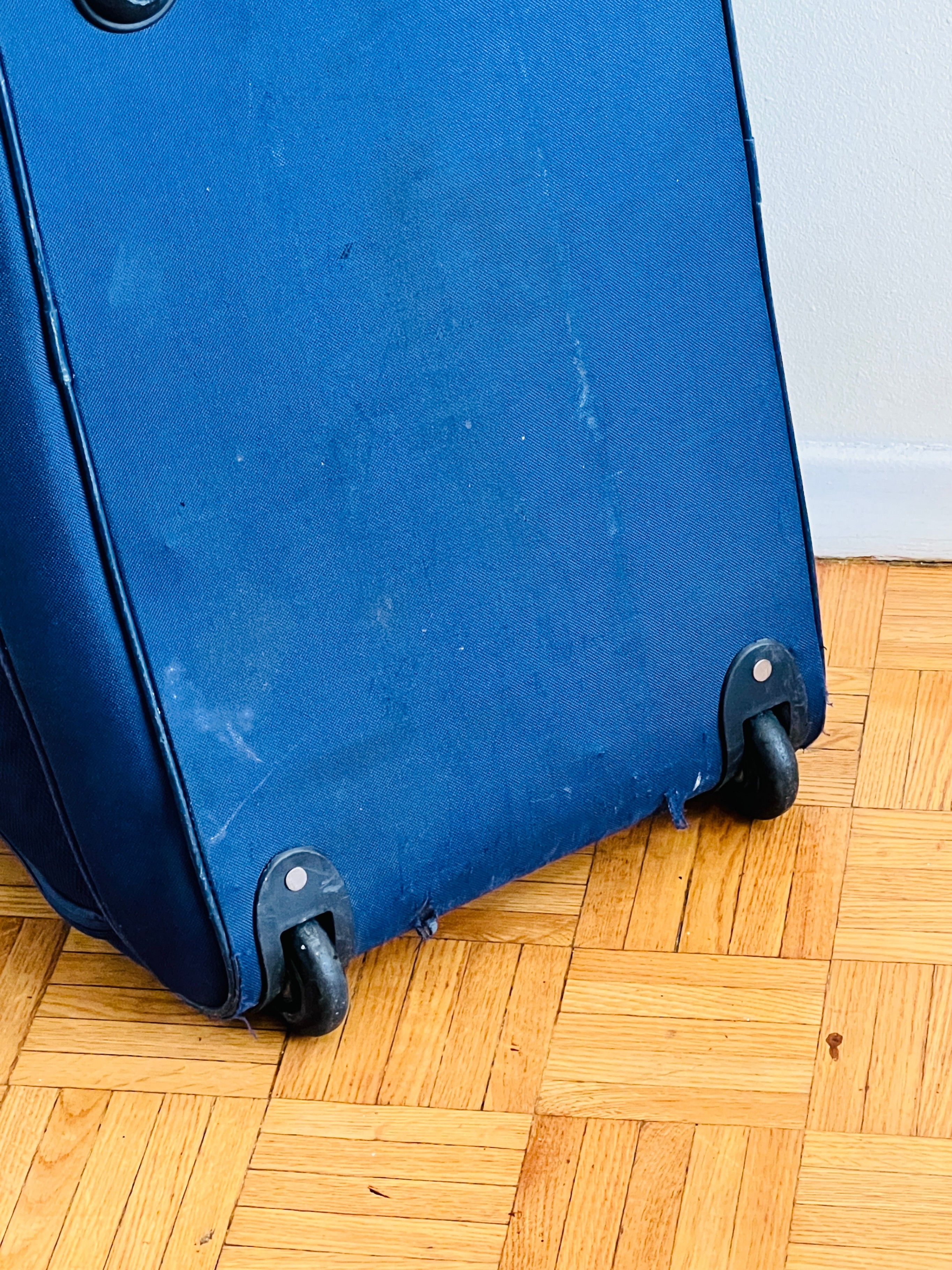 American Tourister Luggage Trolley bag with 2 wheels - photo 3