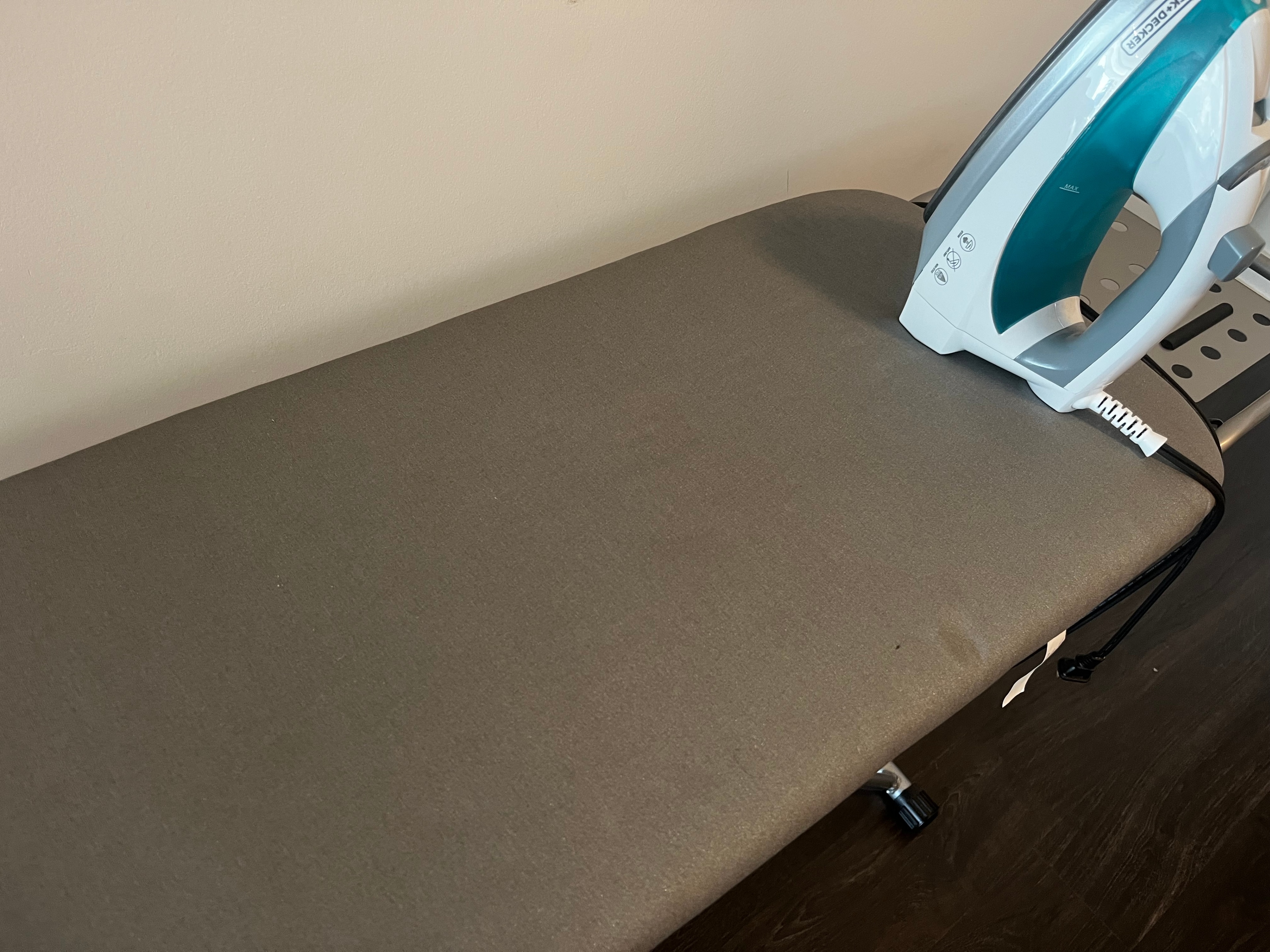 Steam Iron & Folding Ironing Board - photo 3