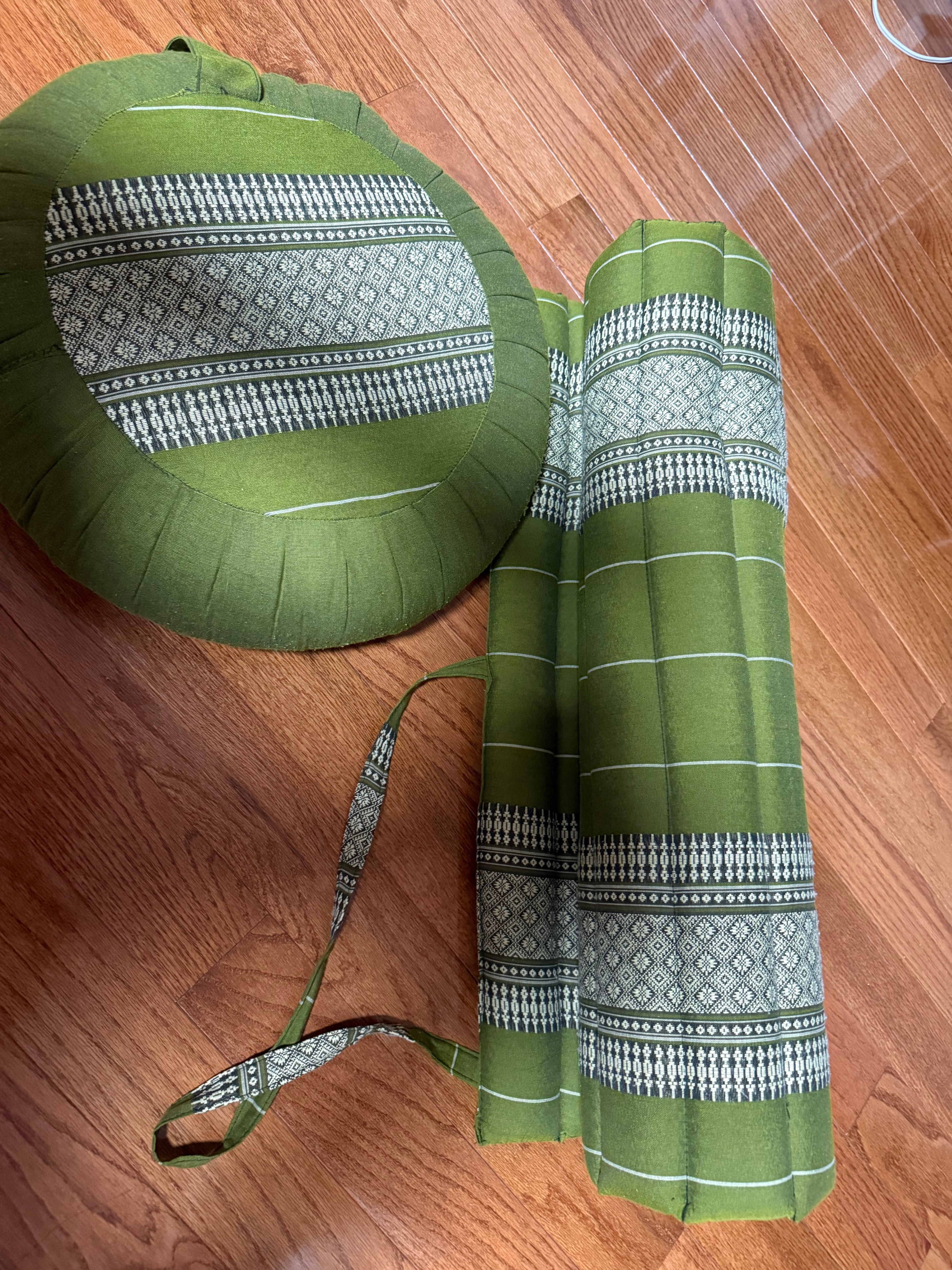 Traditional Thai Massage Mat and Meditation Cushion Set Green