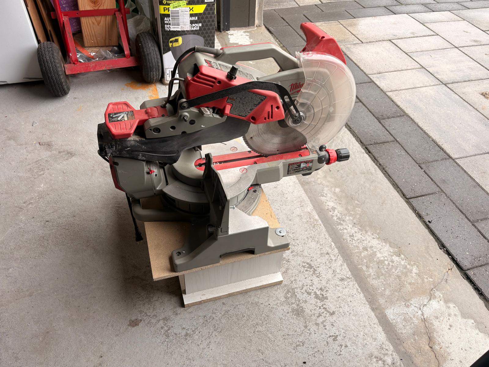 Milwaukee 12" Sliding Compound Miter Saw - photo 3