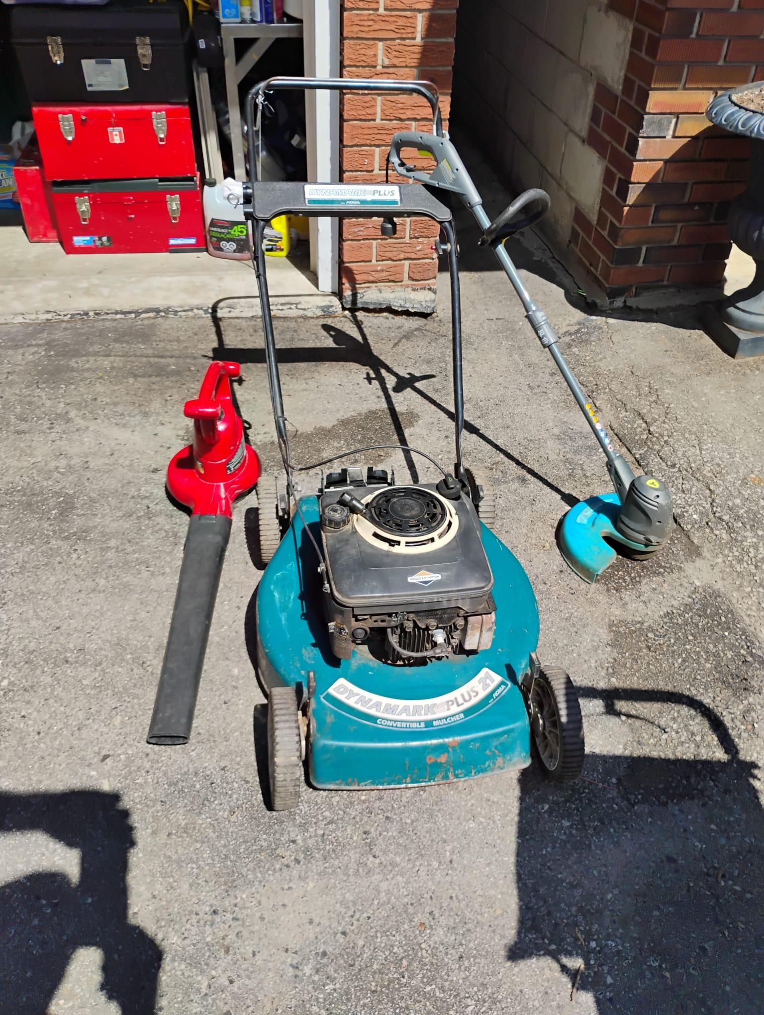 Briggs & Stratton Gas Lawnmower with Electric Blower & Trimmer - photo 2