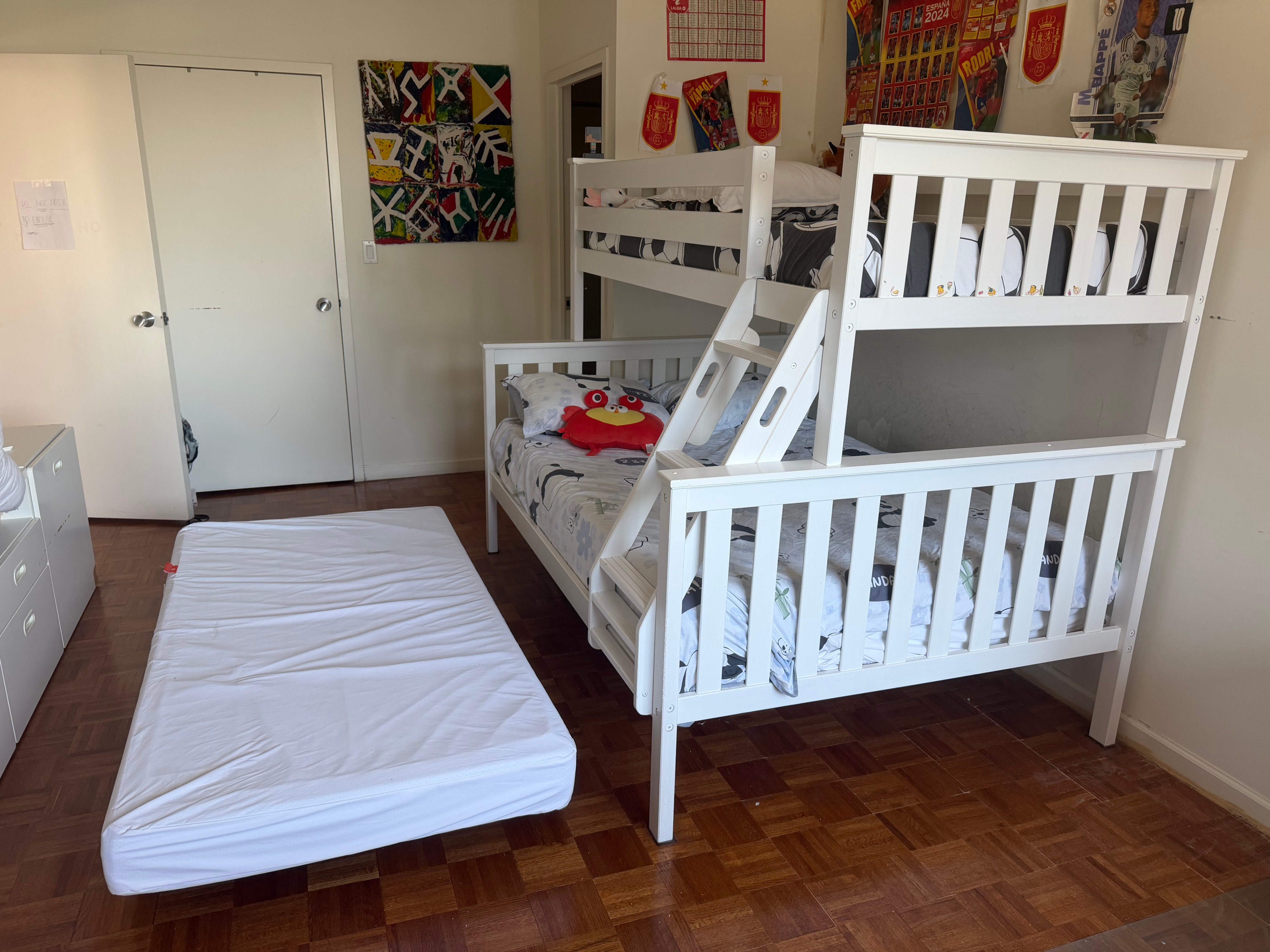 Twin-over-Full Bunk Bed + Trundle