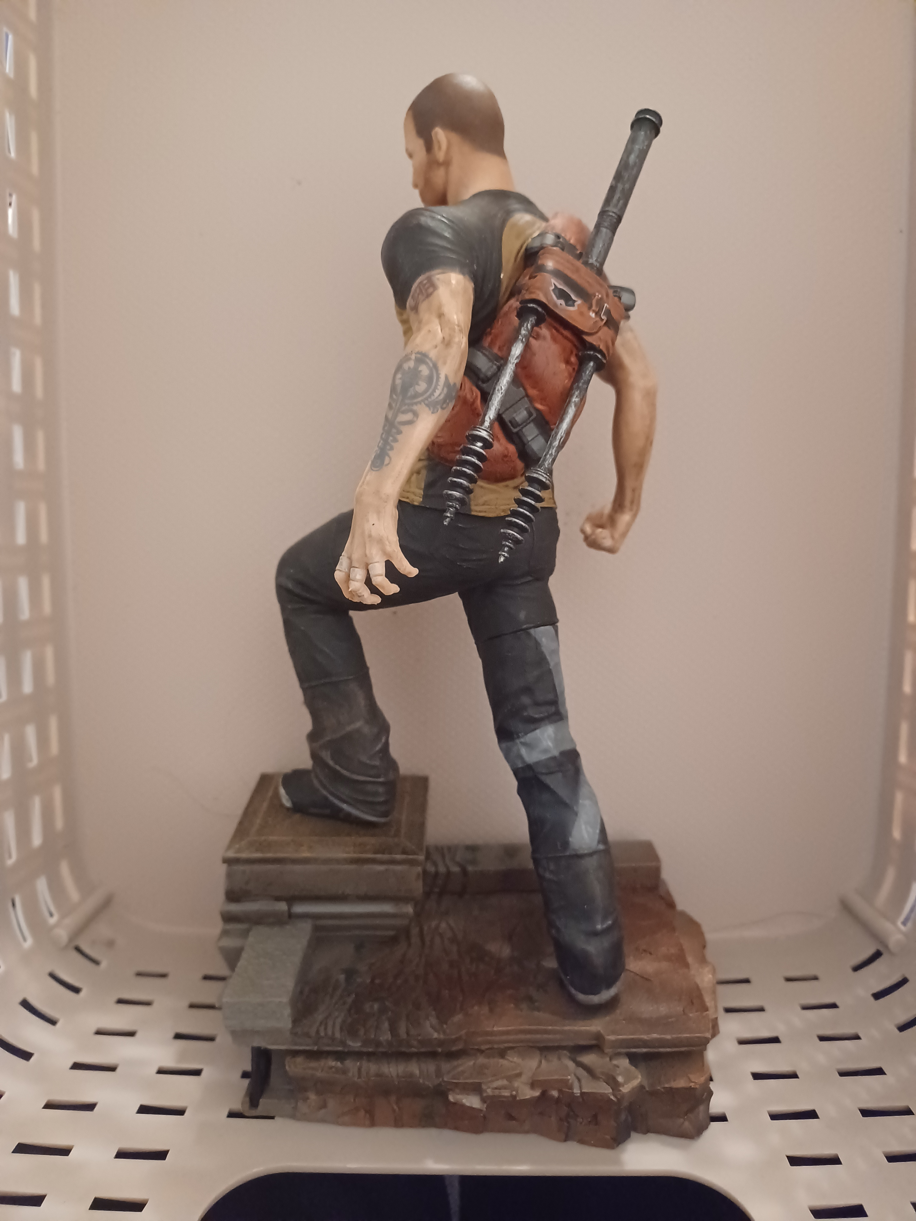 inFamous 2 Cole Macgrath Hero Edition 8" Statue - photo 3
