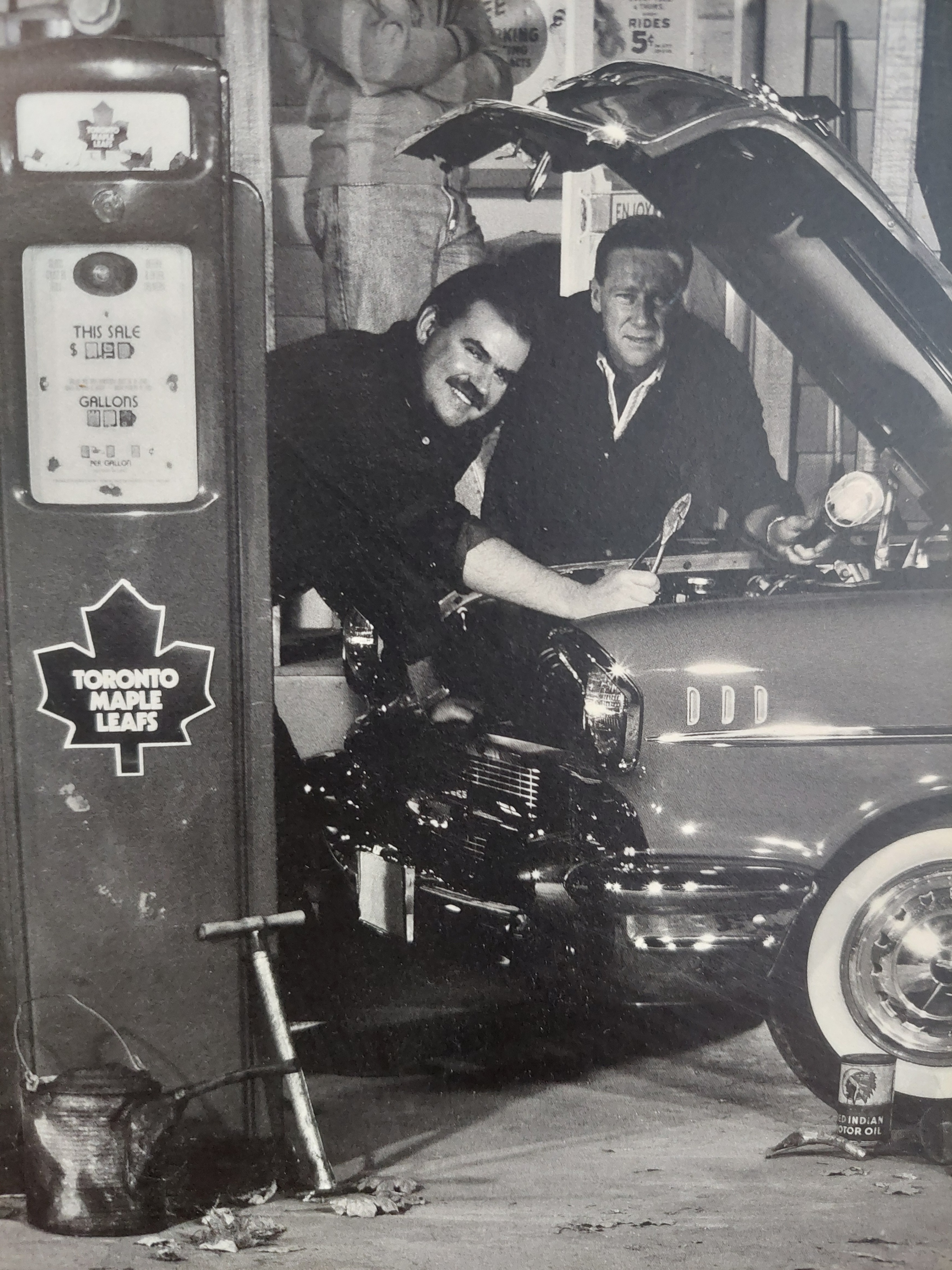 Vintage Toronto Maple Leafs Gas Pump Print - photo 2