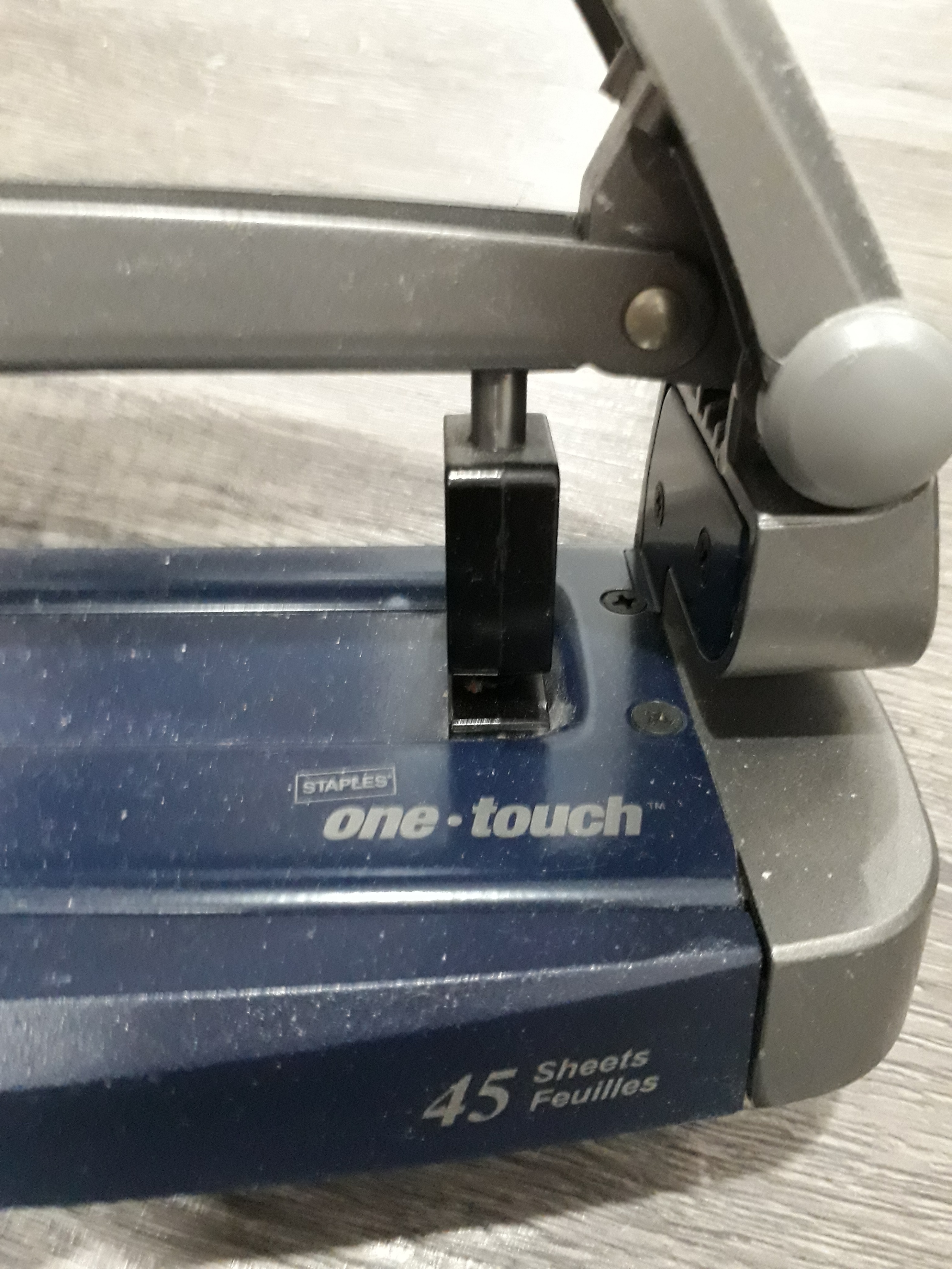 Staples One-Touch 45-Sheet Hole Punch - photo 2