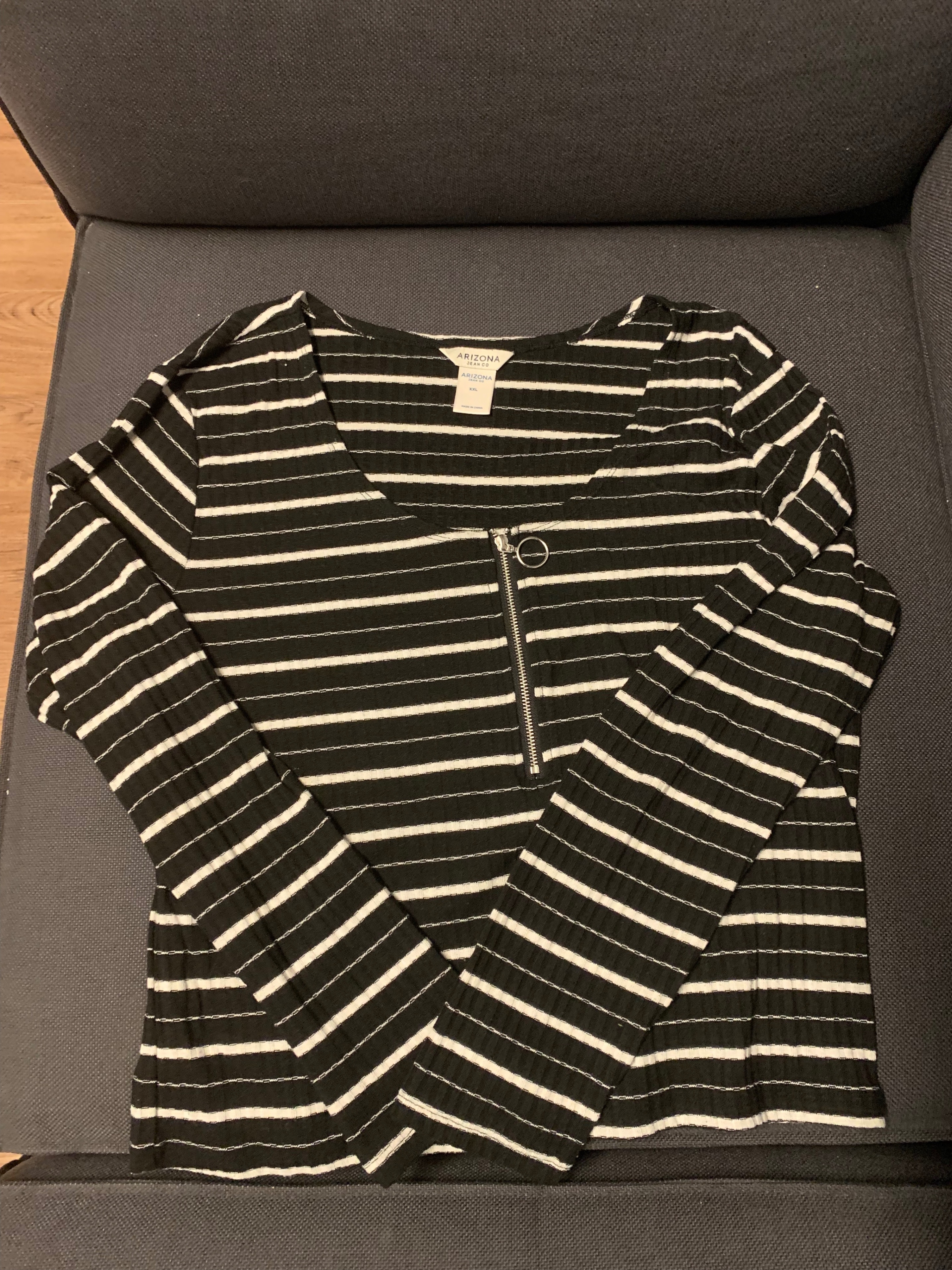 🖤 Black & White Striped Zip-Front Long-Sleeve Top