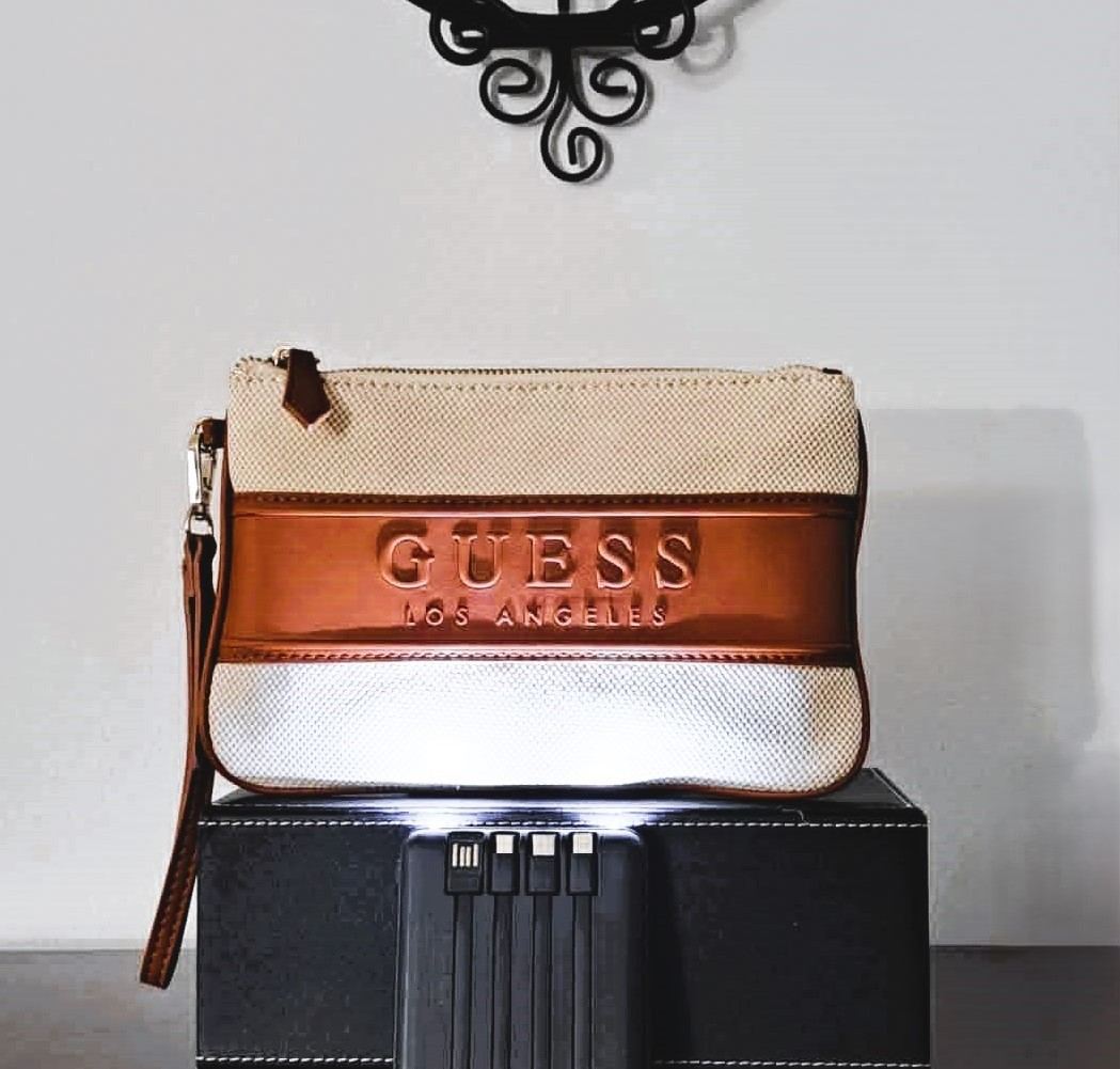 New GUESS Los Angeles Signature Embossed Raised Logo Wristlet - photo 4