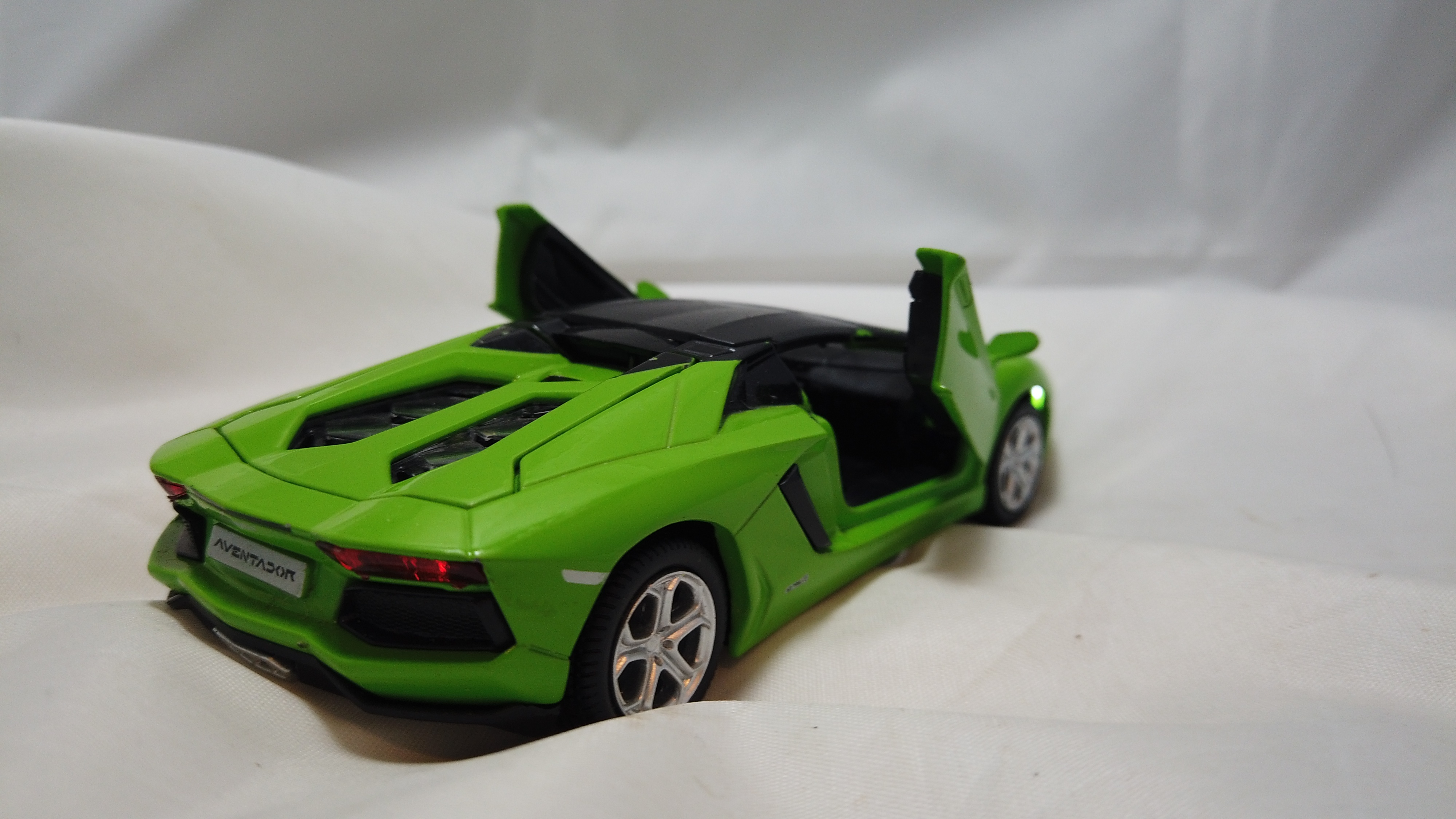 MSZ 1:32 Lamborghini Aventador Diecast Pull Back Model Car Green - photo 2