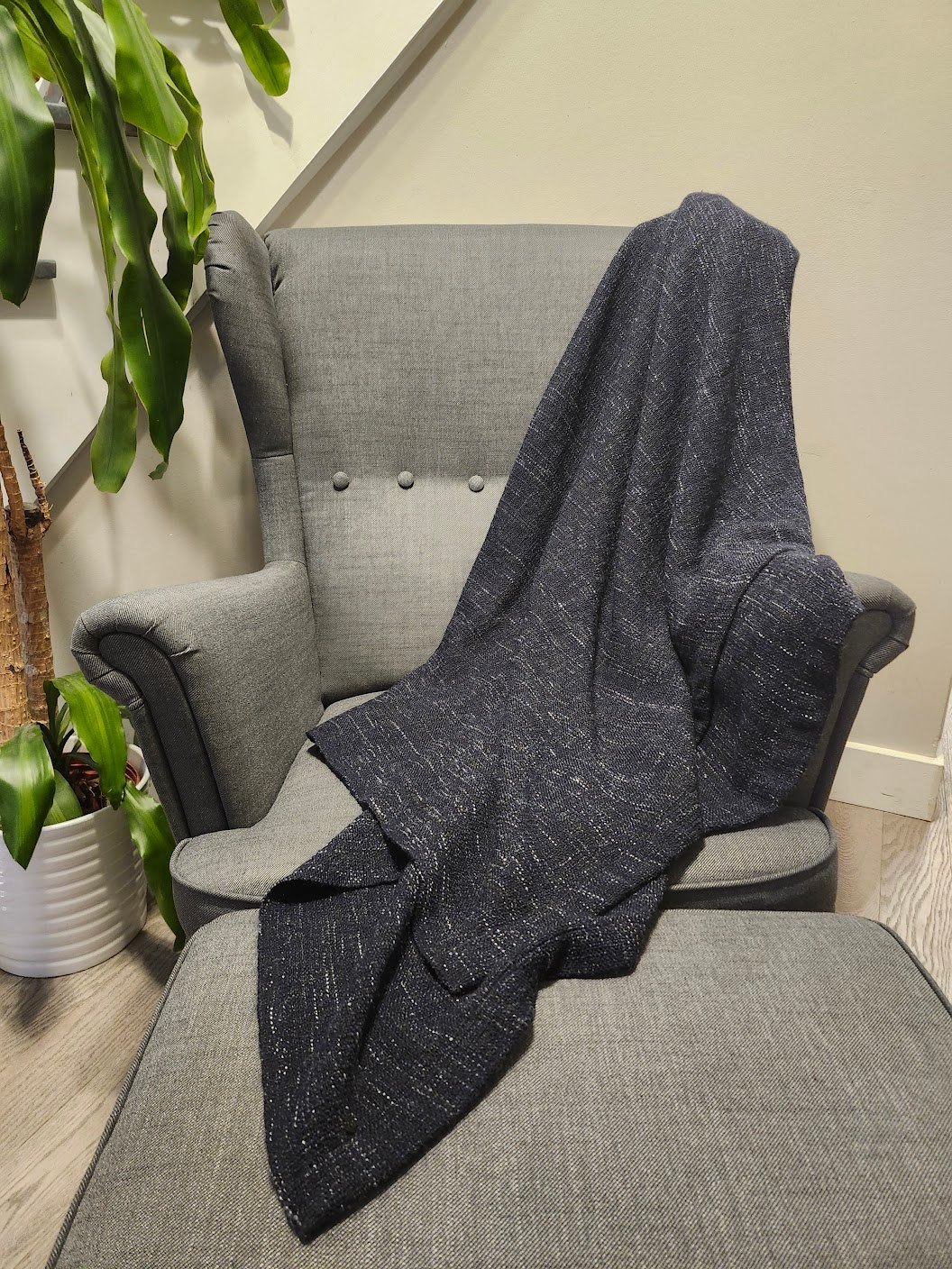 Like New IKEA GURLI Throw Blanket (51” x 76”)