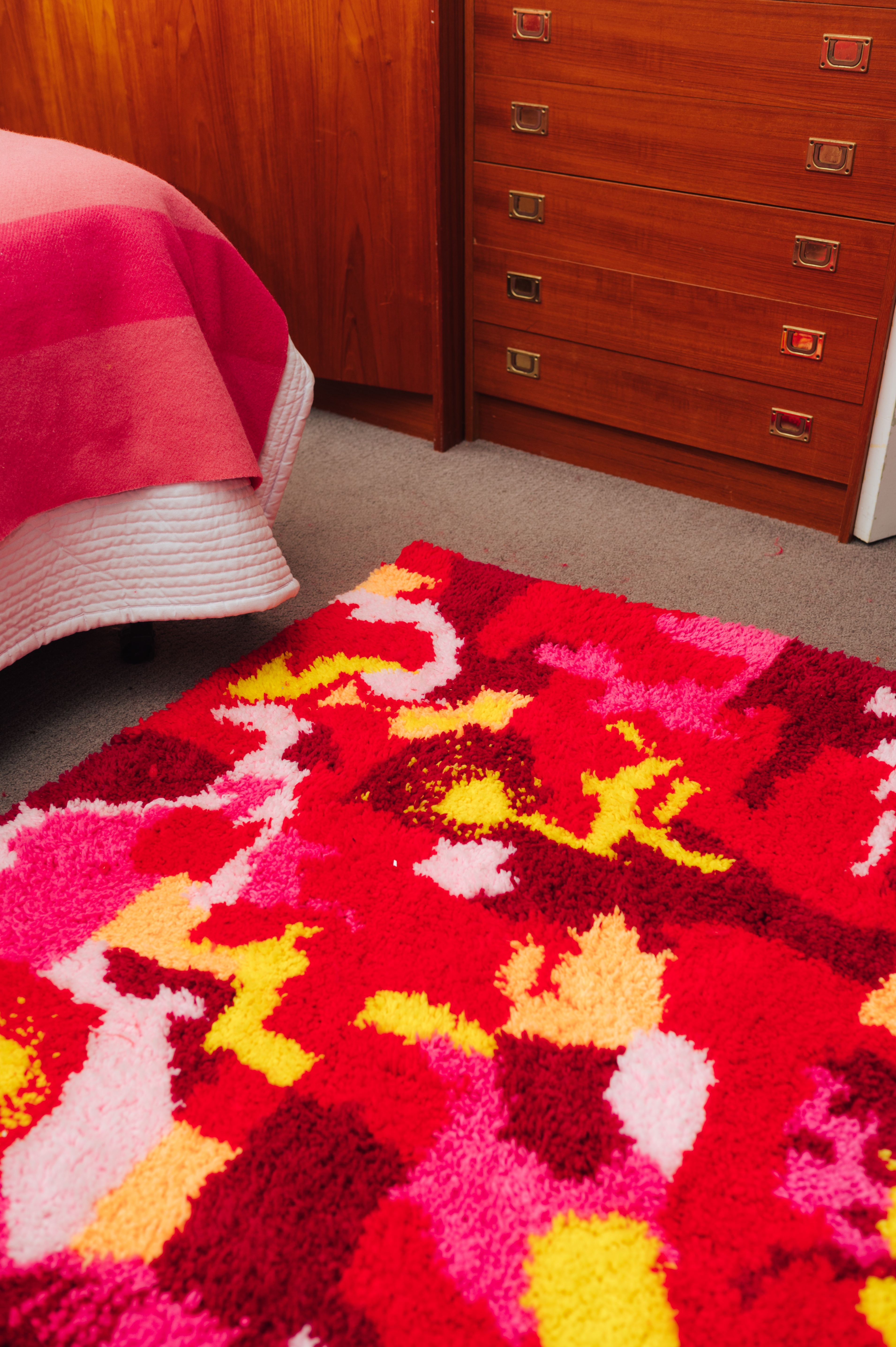 1970s Hand-Hooked Folk Art Rug | 50" x 70" - photo 2