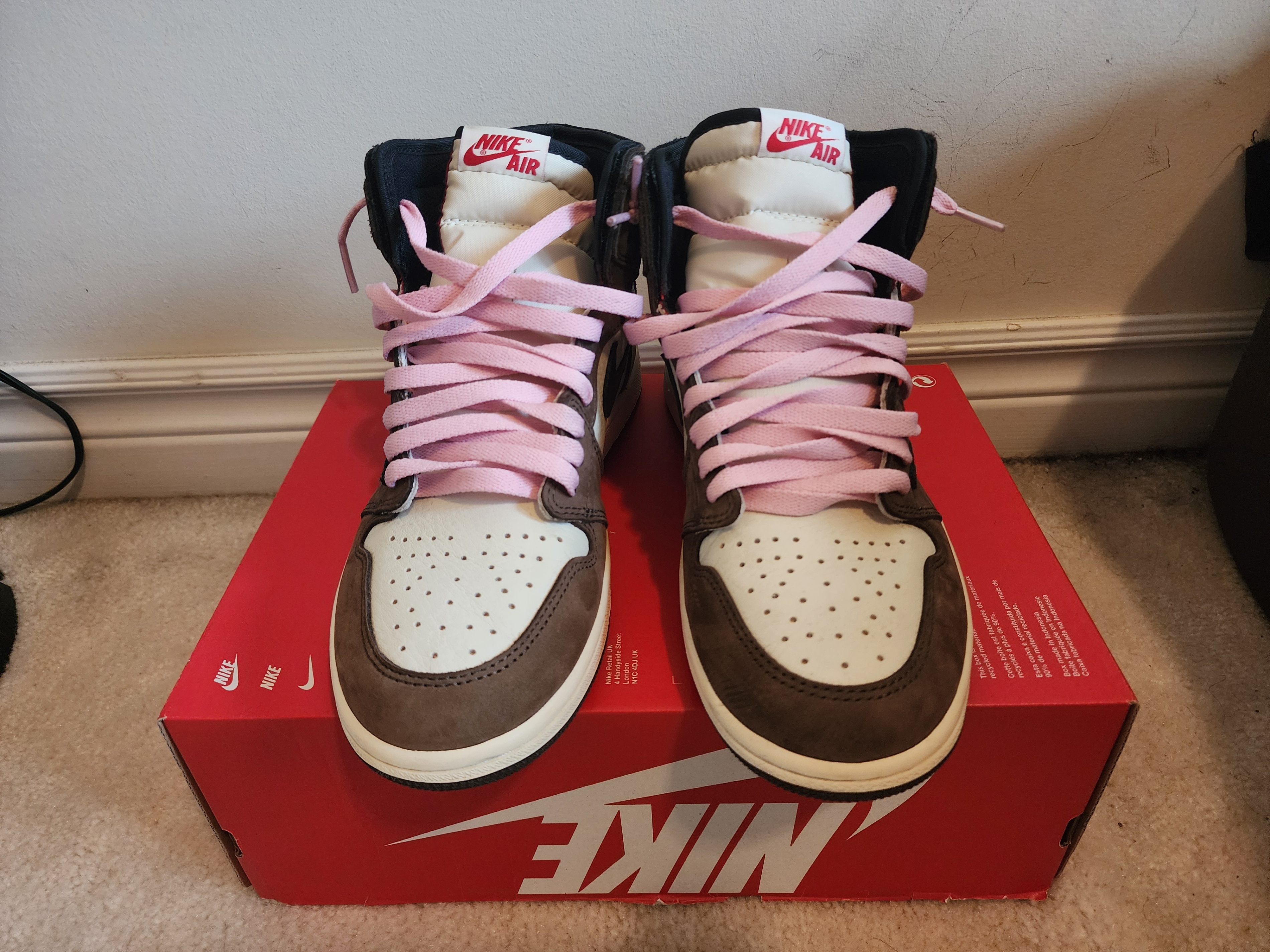Travis Scott Jordan 1's Mocha (8.5 Mens)