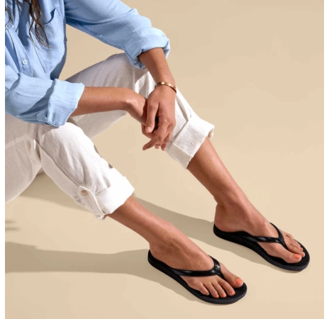 New OluKai Puawe Women's Flip Flops Size 10 Black