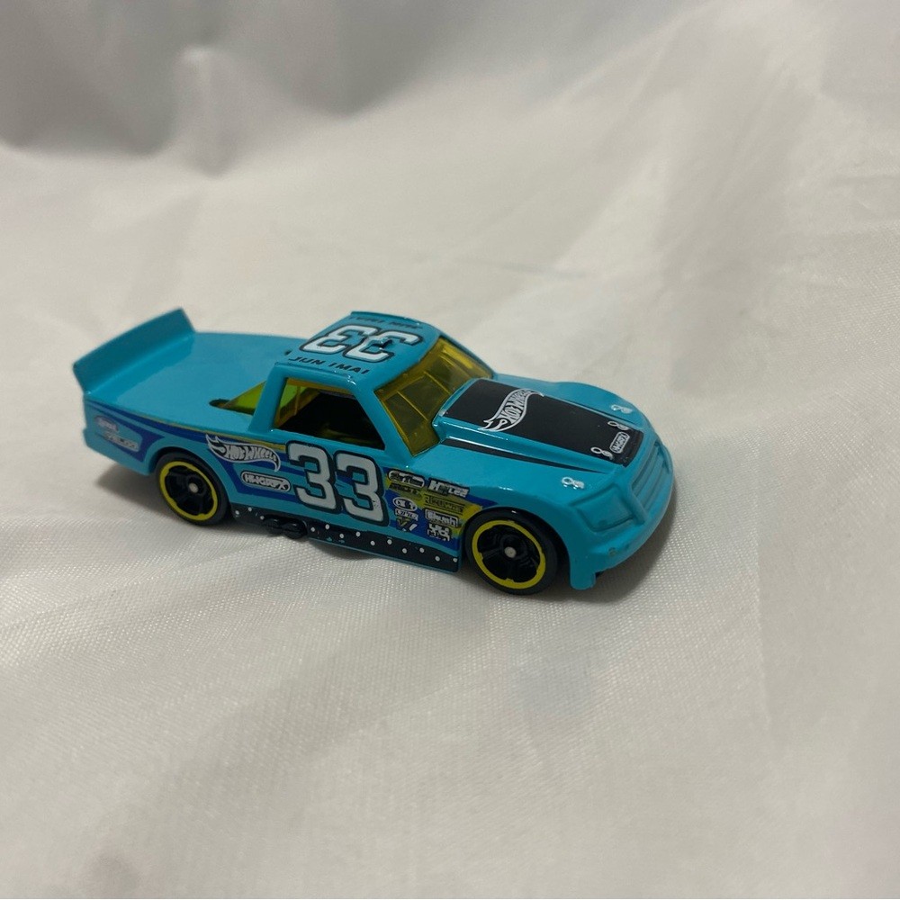 2011 Hot Wheels New Models Circle Trucker #46 Teal - photo 2