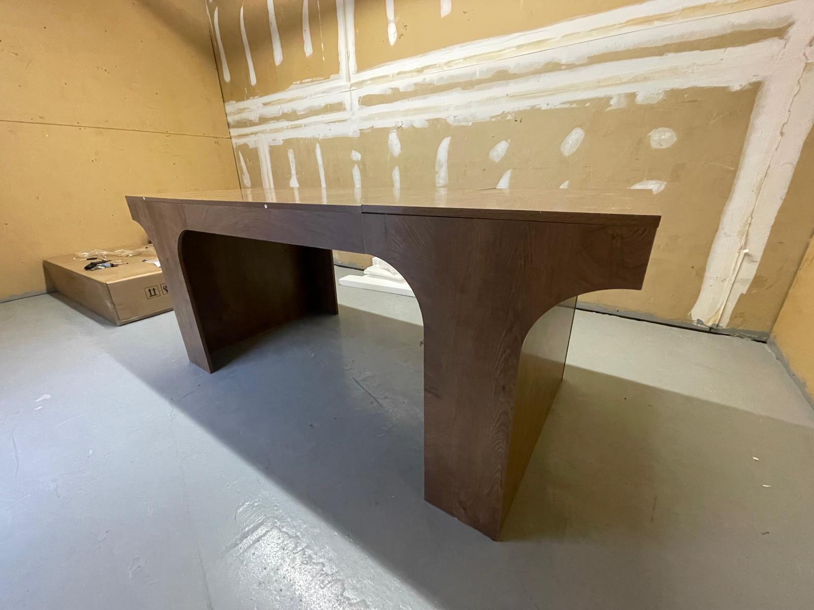 Modern Oak Dining Table – Brand New - photo 4