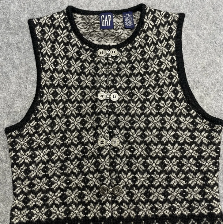 Vintage 90s GAP Monochrome Geometric Wool Knit Vest - photo 2