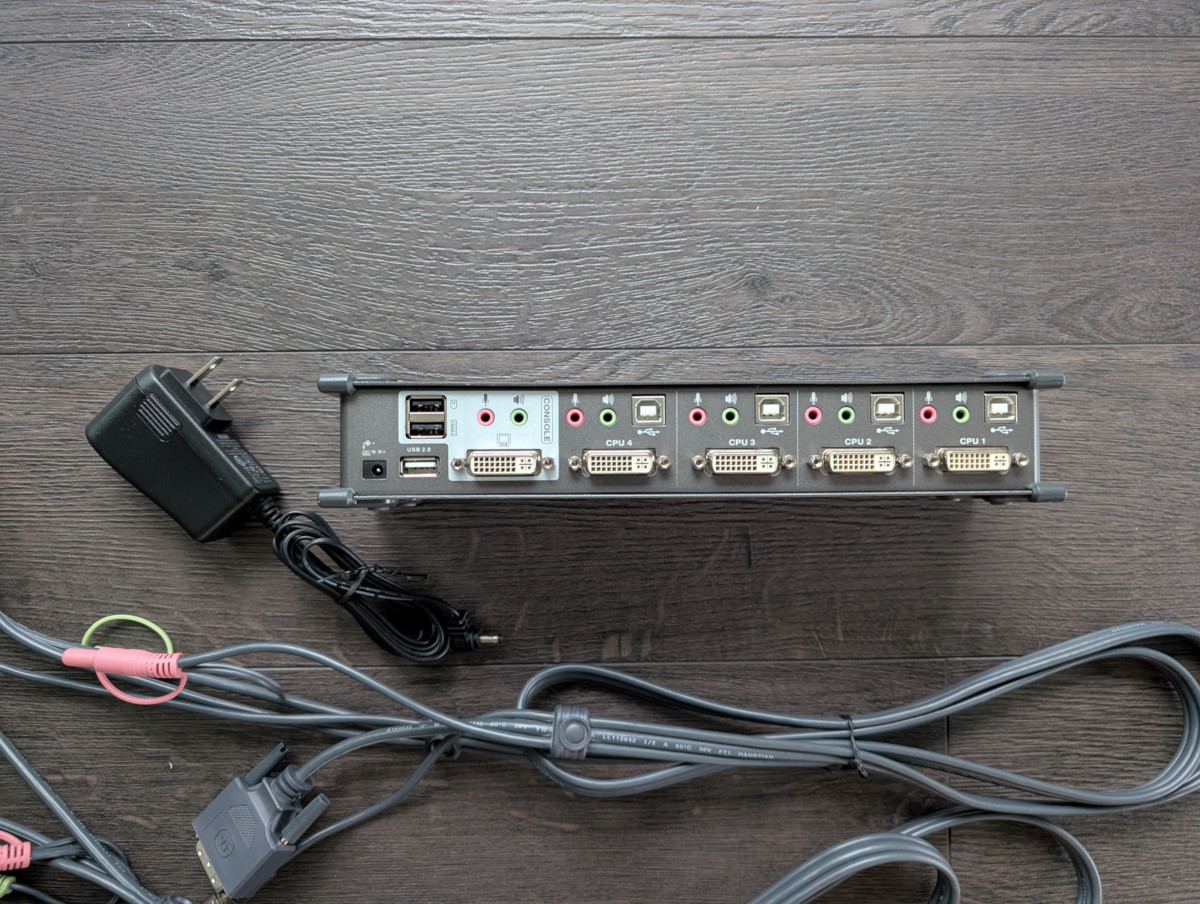 IOGear GCS1104 4-Port DVI KVM switch with audio - photo 5