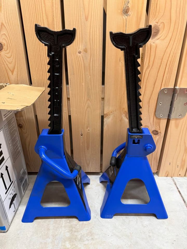 Certified 2 Ton Axle Stands - photo 2
