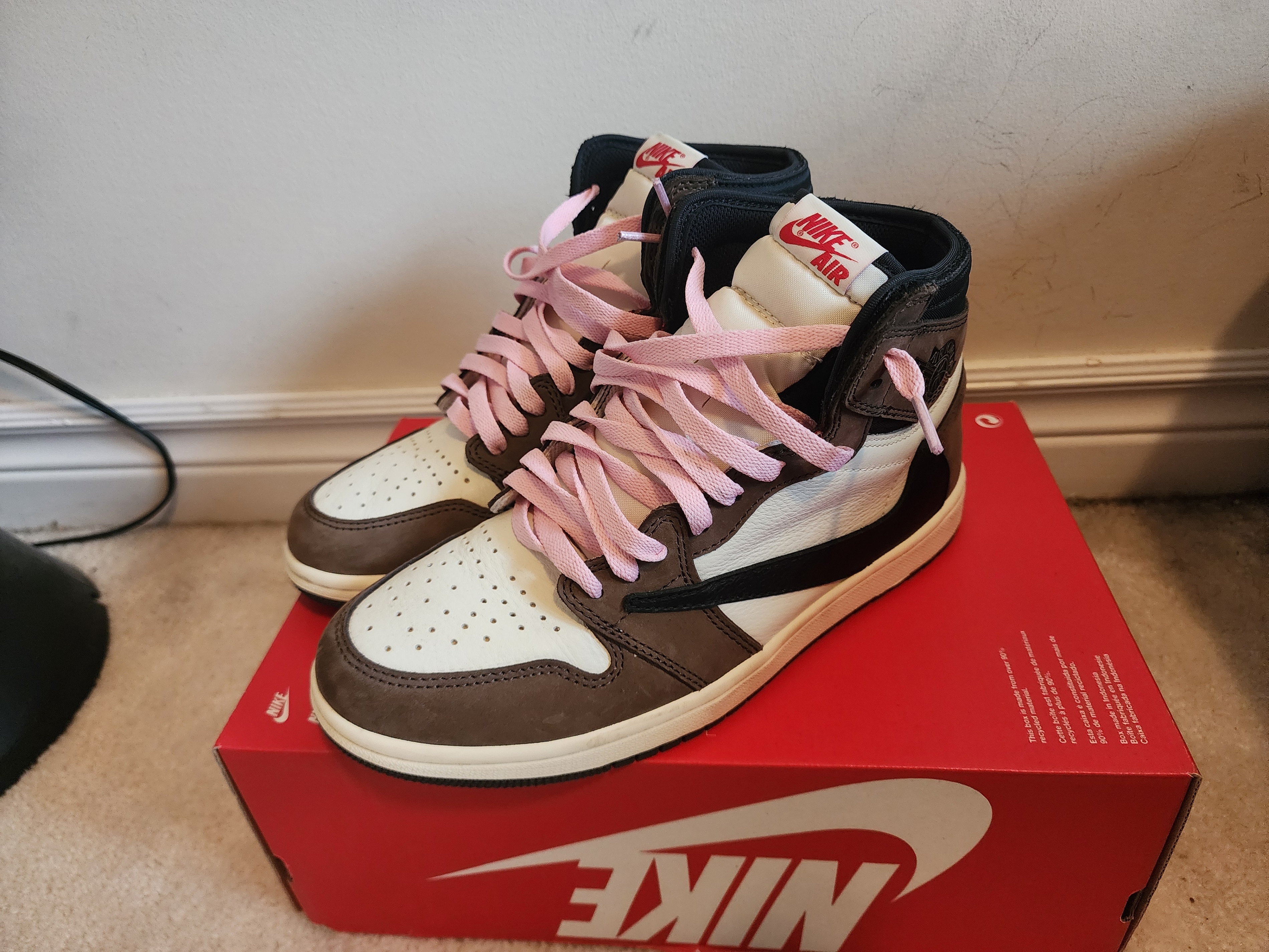 Travis Scott Jordan 1's Mocha (8.5 Mens) - photo 2
