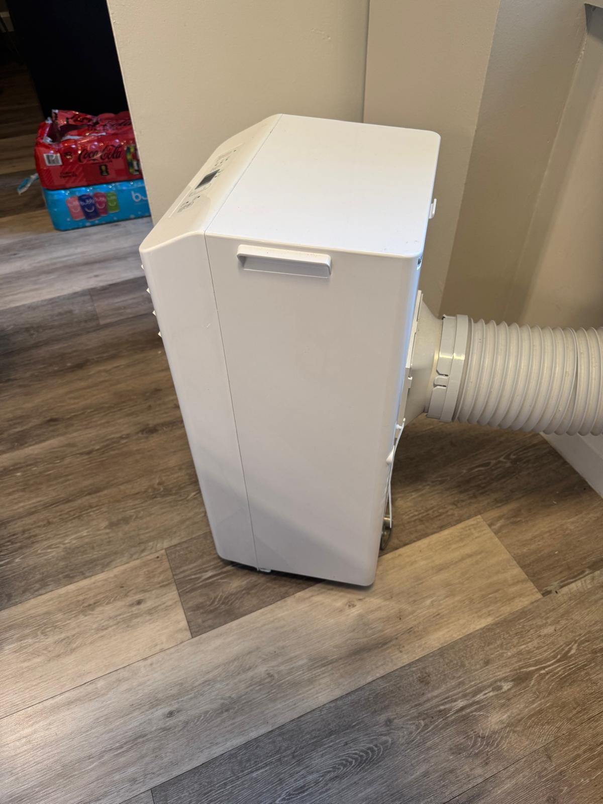 Hisense Portable AC AP0525CR1RW – 8,000 BTU  – Used One Summer - photo 3