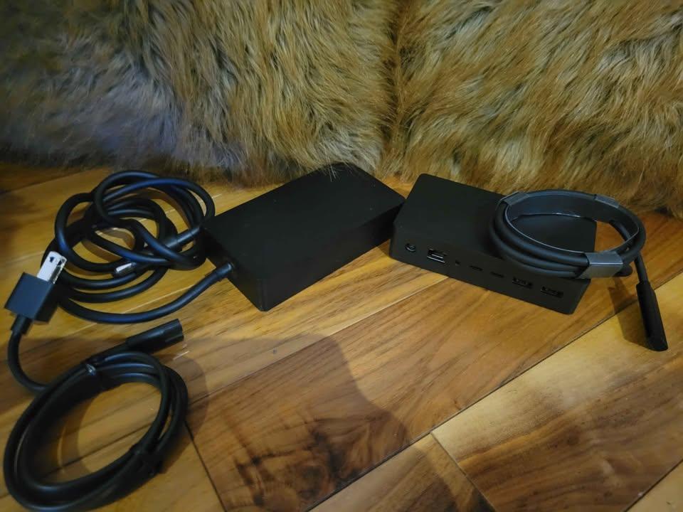 Microsoft Surface Dock 2 [Model SVS-00001]