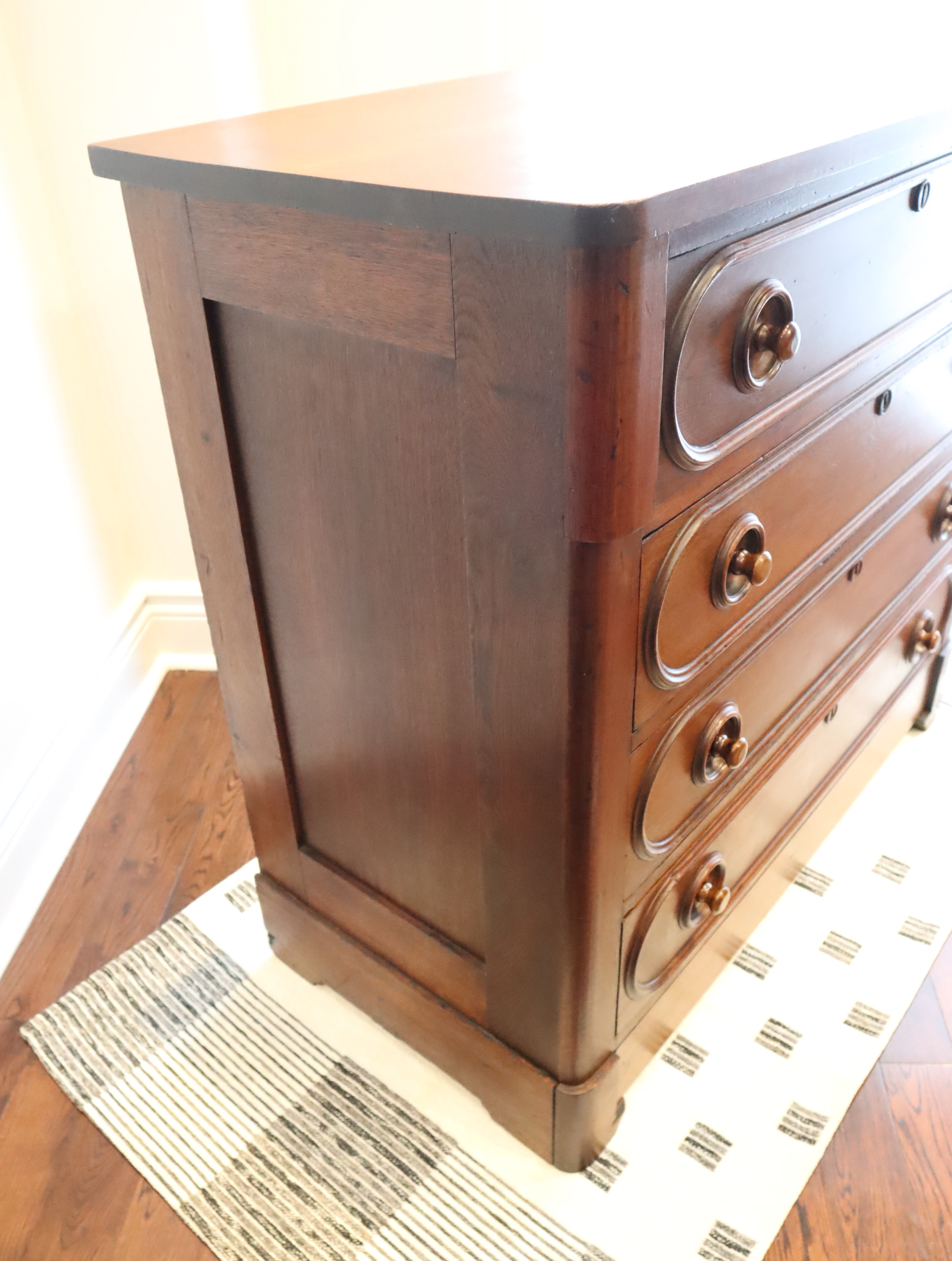 Late Victorian Walnut 4 Drawer Dresser Plus Hidden Drawer - photo 3