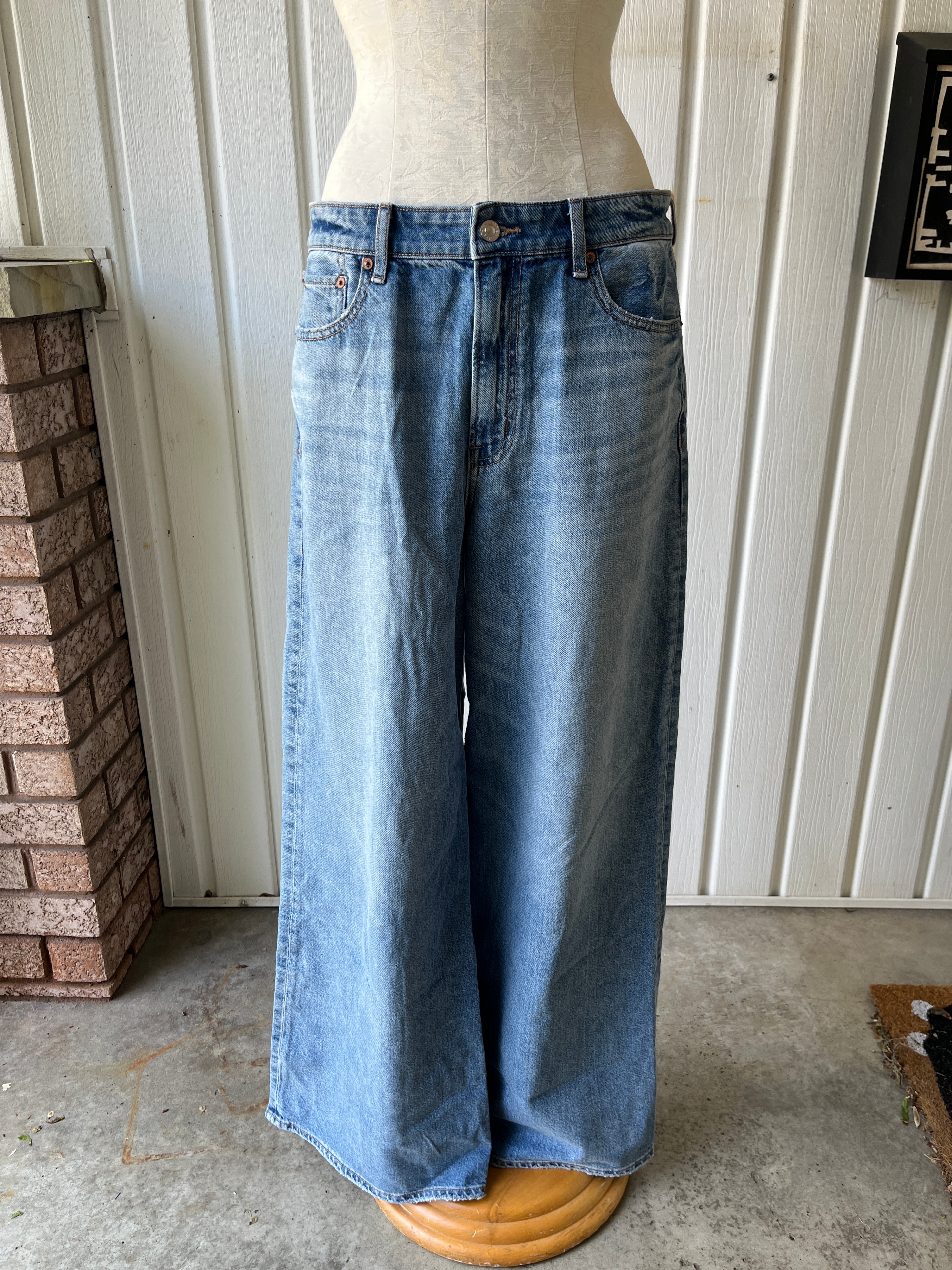 American Eagle Ultra High-Waisted Wide Leg Jeans