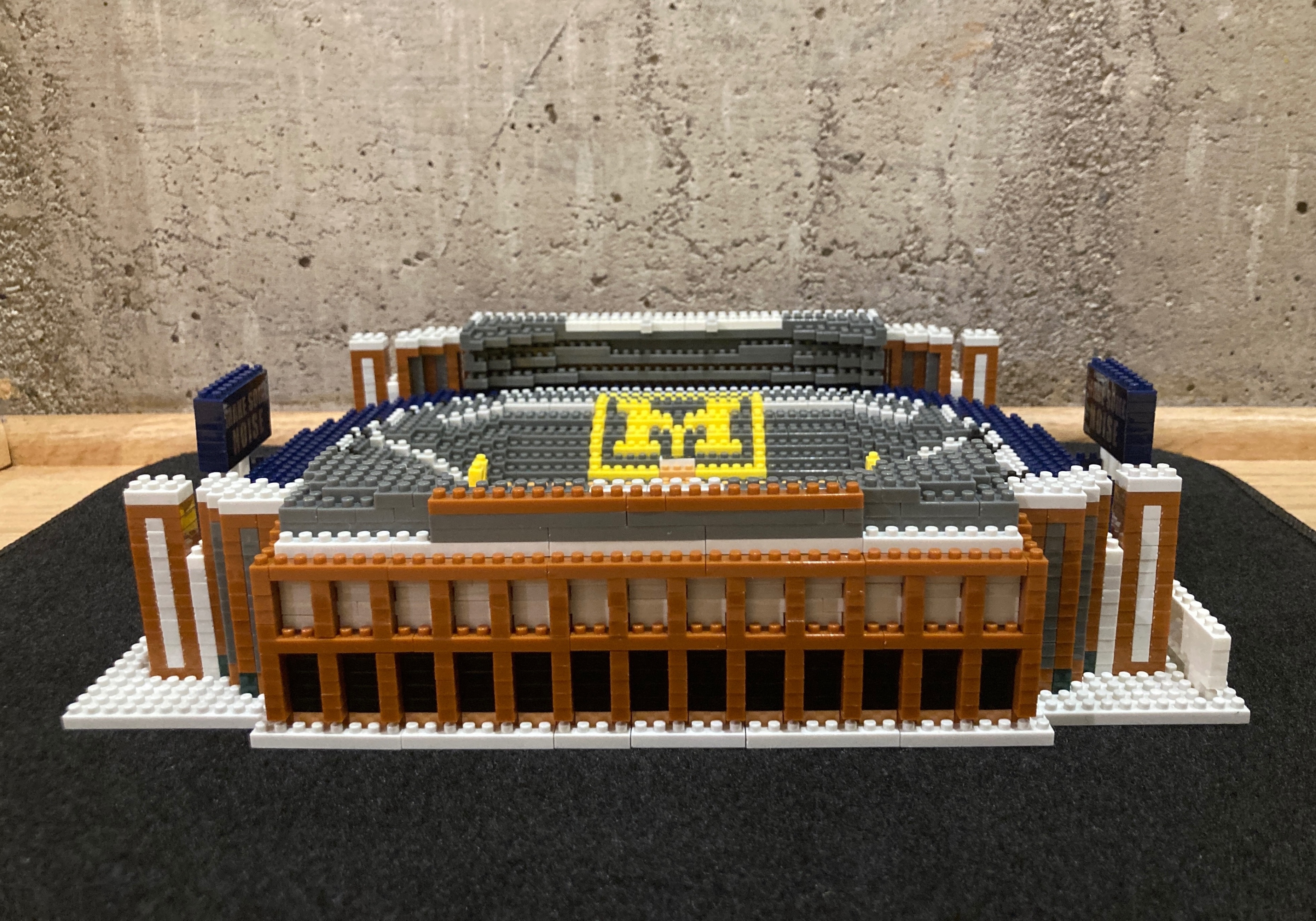 FOCO Michigan Wolverines BRXLZ Stadium Big House Building Blocks - photo 4