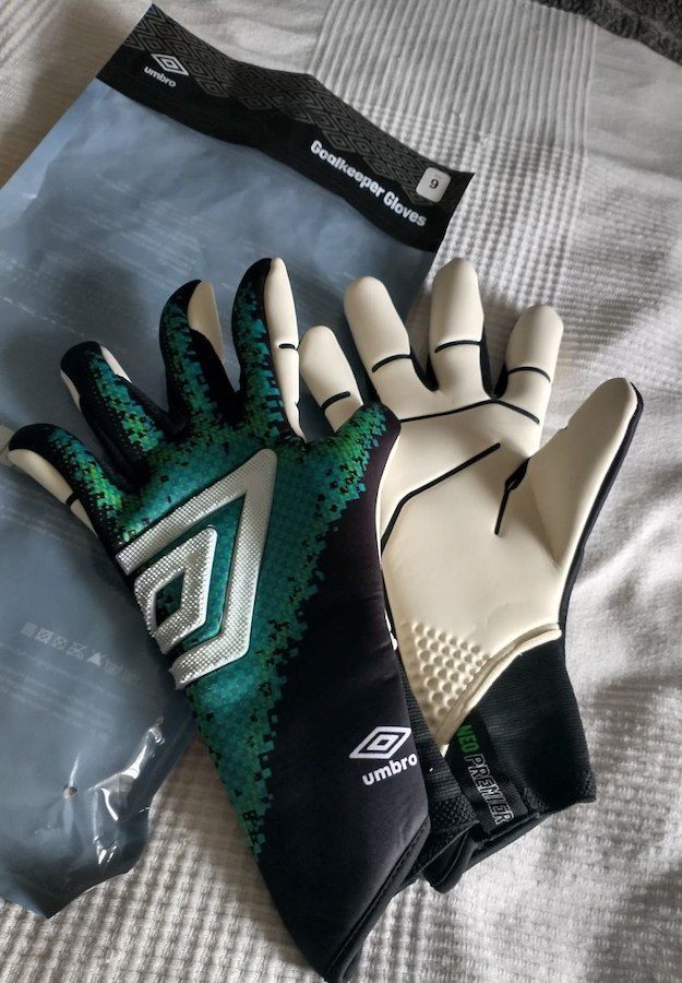 Umbro Goalkeeper Gloves - New - photo 4