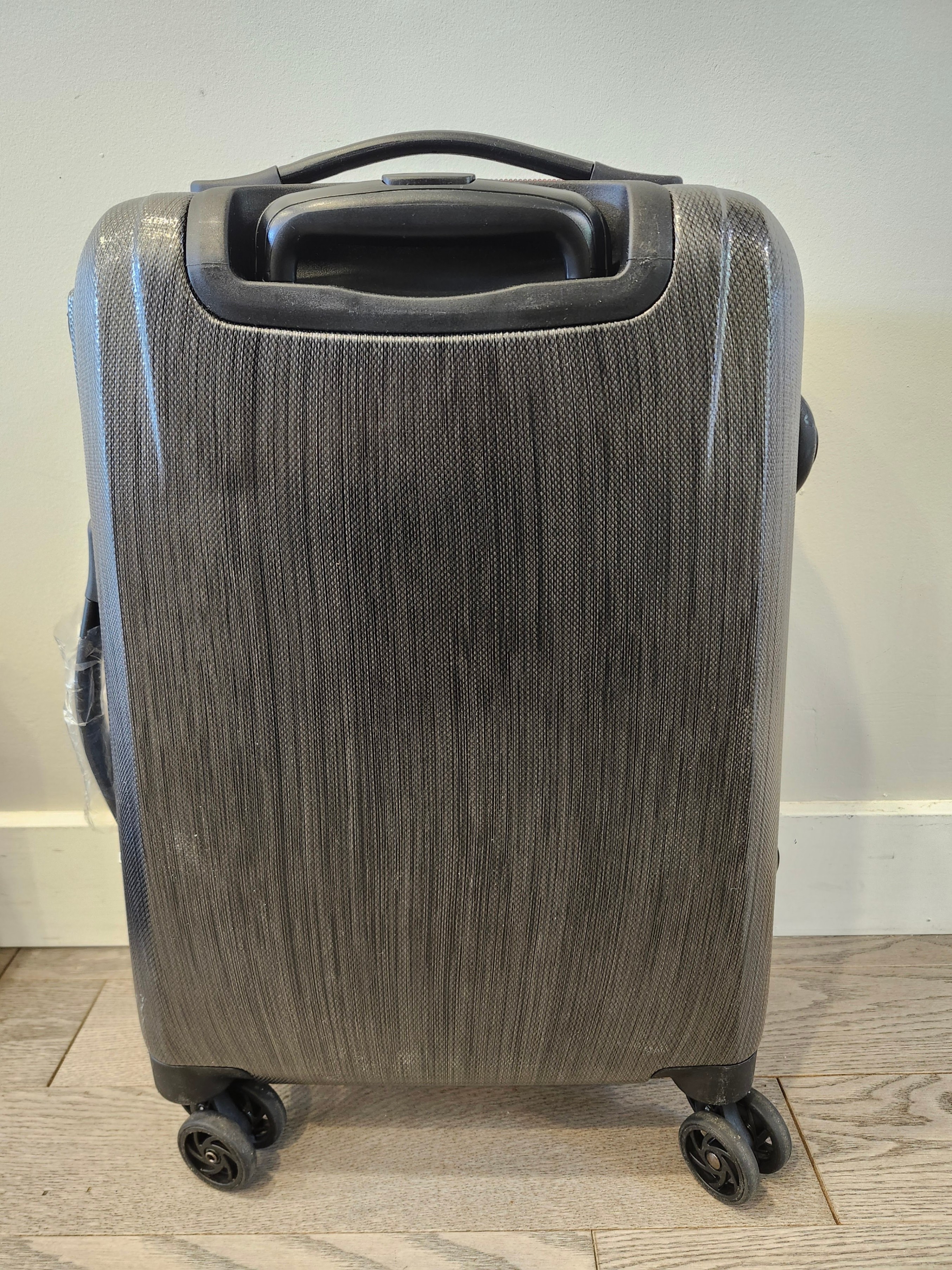 Like New HEAD Hard Shell Carry-On 4-Wheel Spinner Suitcase - photo 2