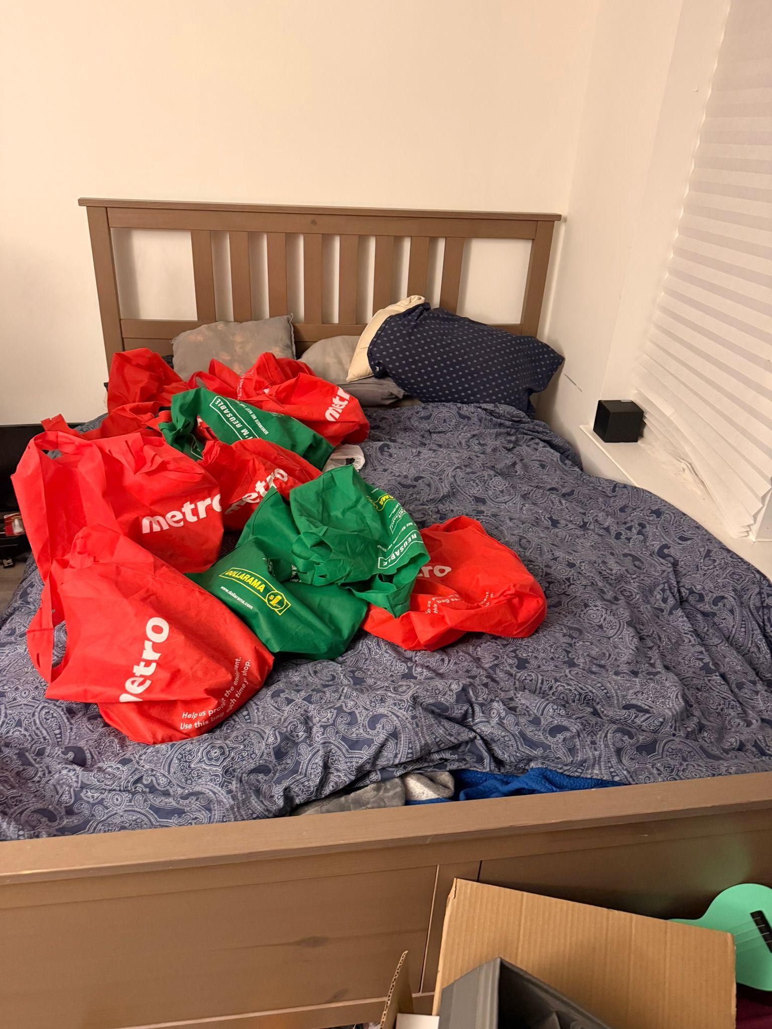 🛏️ Queen Bed Frame + Mattress – Downtown Toronto - photo 2