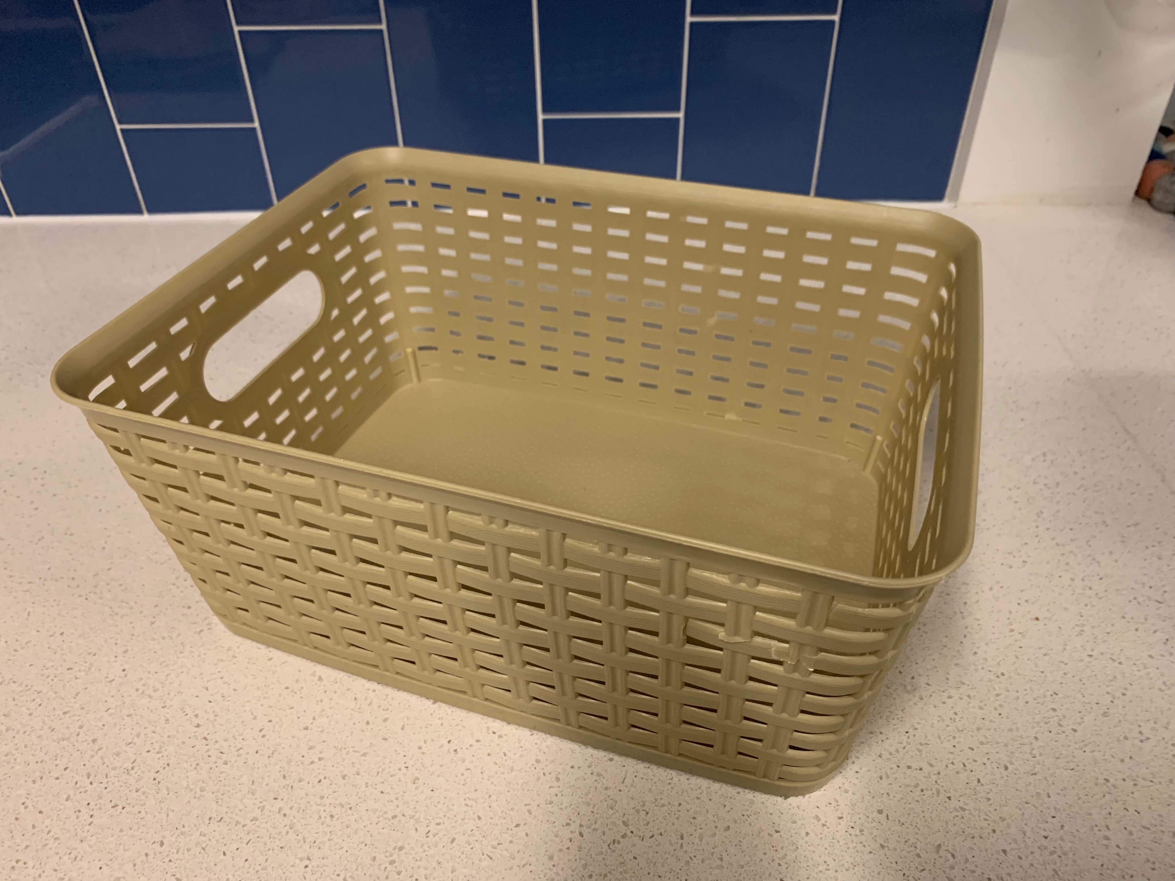 🧺 Tan/Khaki Plastic Wicker-Style Storage Basket