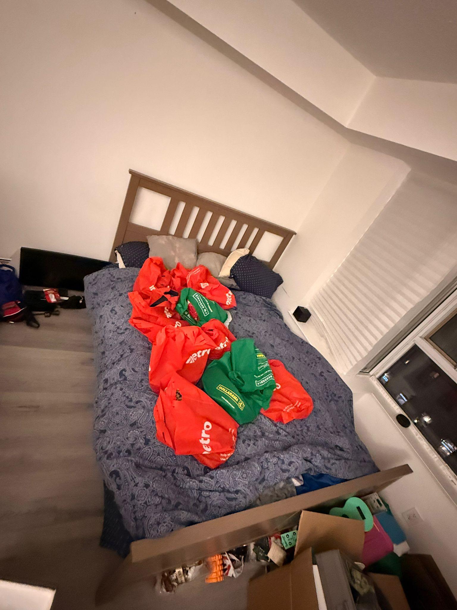 🛏️ Queen Bed Frame + Mattress – Downtown Toronto - photo 5