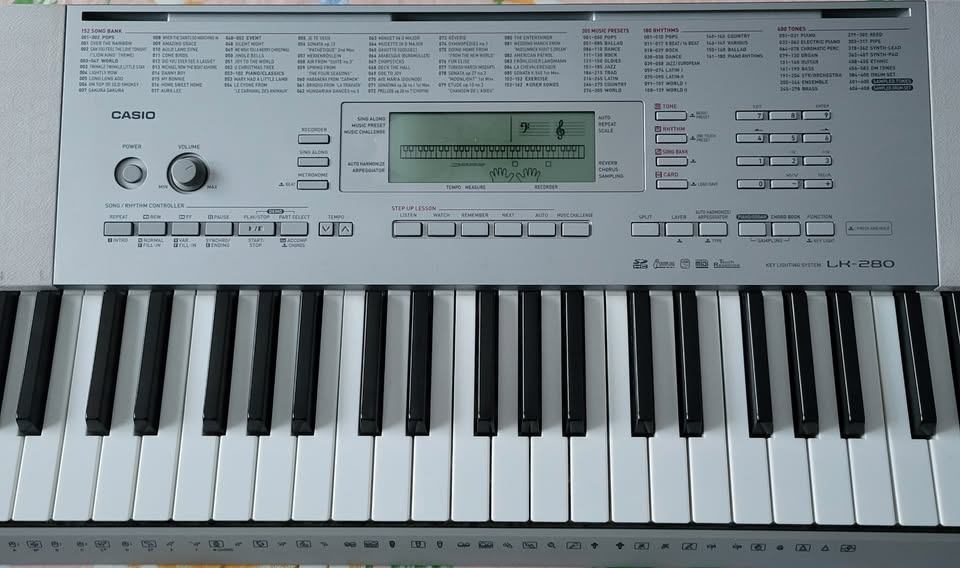 Casio LK-280 Keyboard/Piano w/ Adapter - photo 3