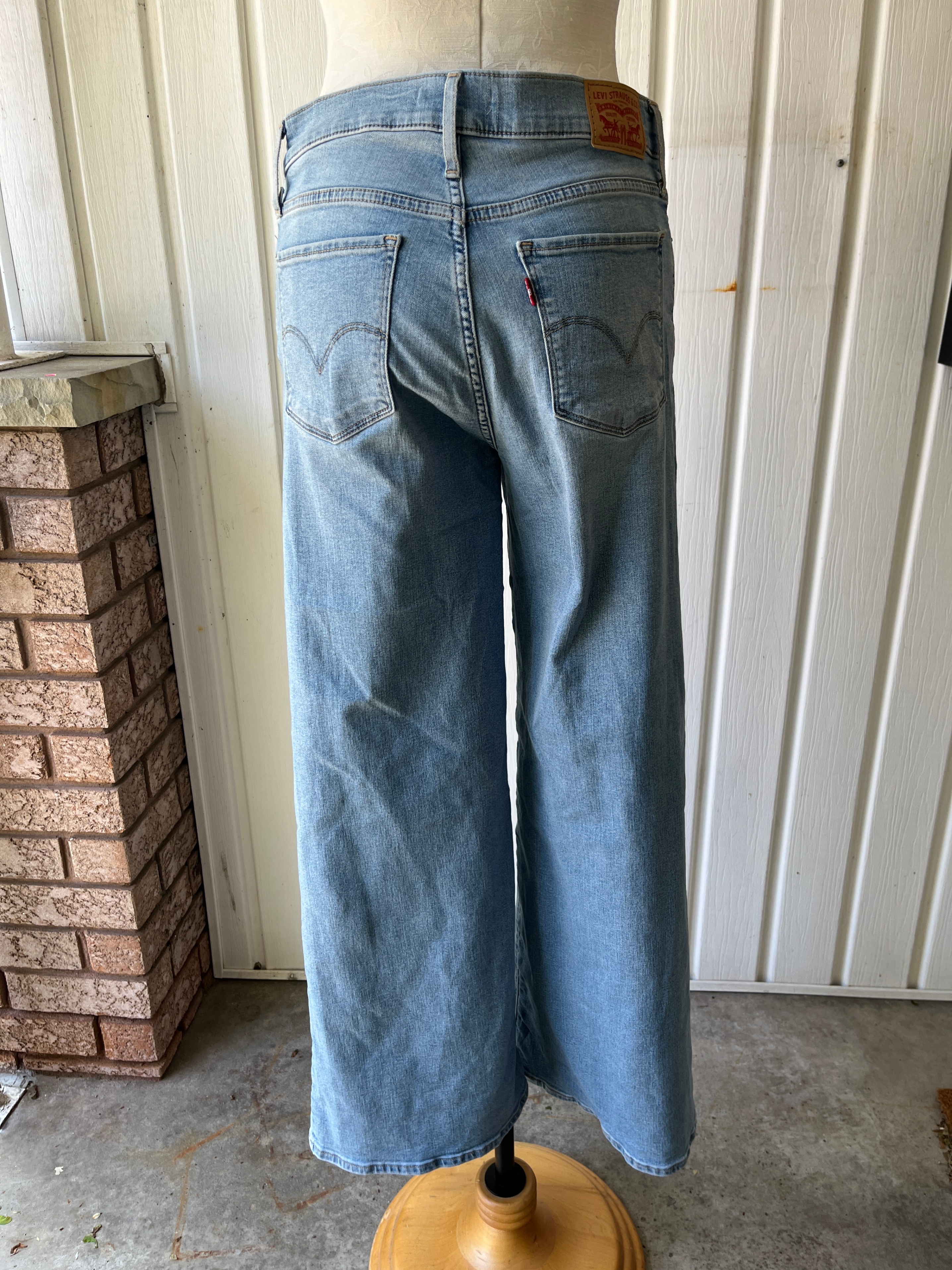 Levi's 318 Shaping Wide Leg Jeans Size 29 - photo 2