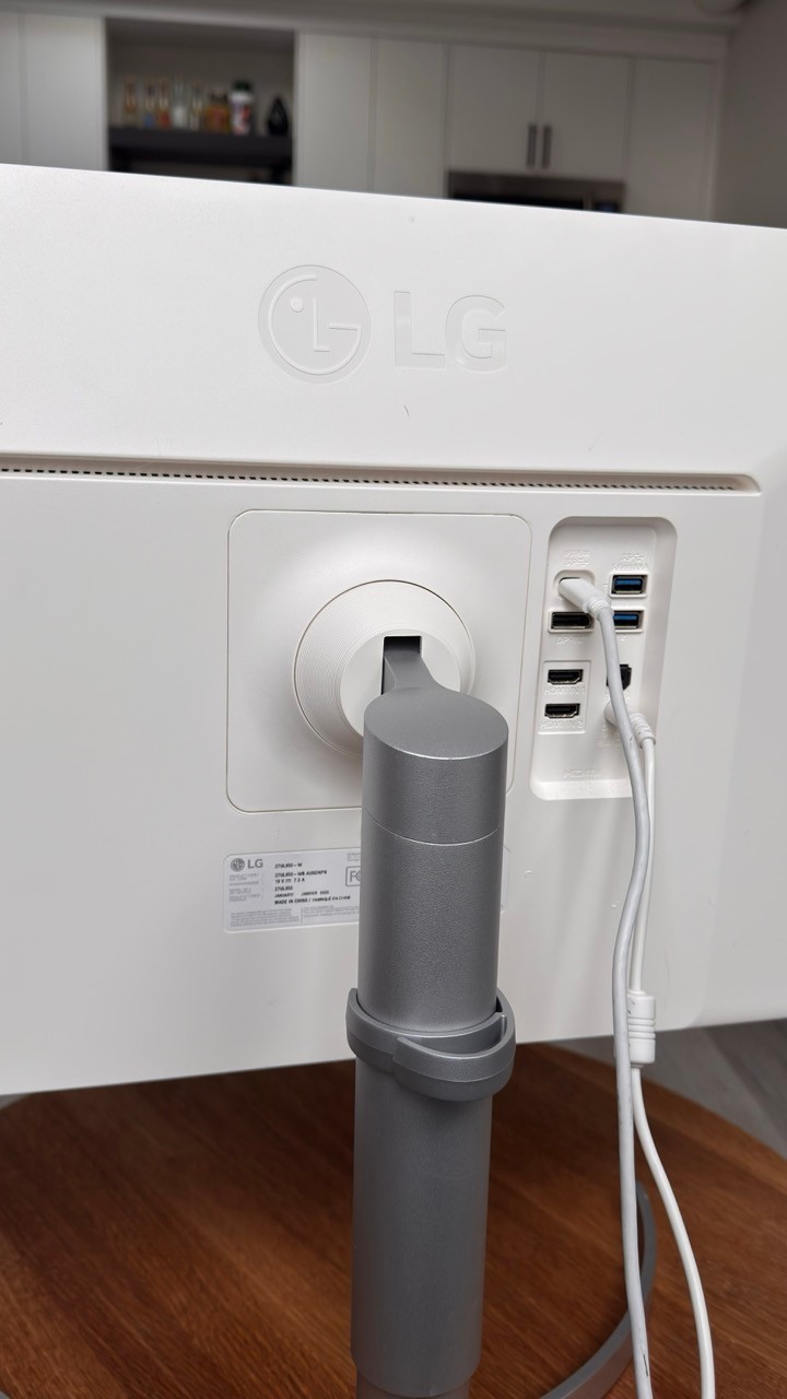 LG 27" 4K UHD IPS Monitor – USB-C (27UL850-W) - photo 3