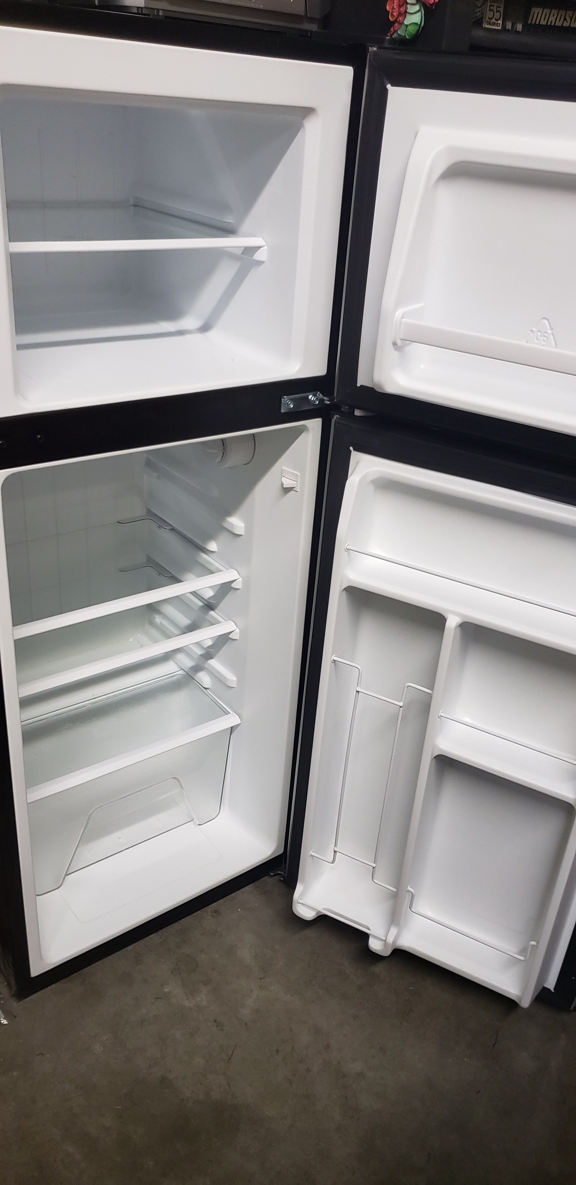 Whirlpool mini fridge - photo 3