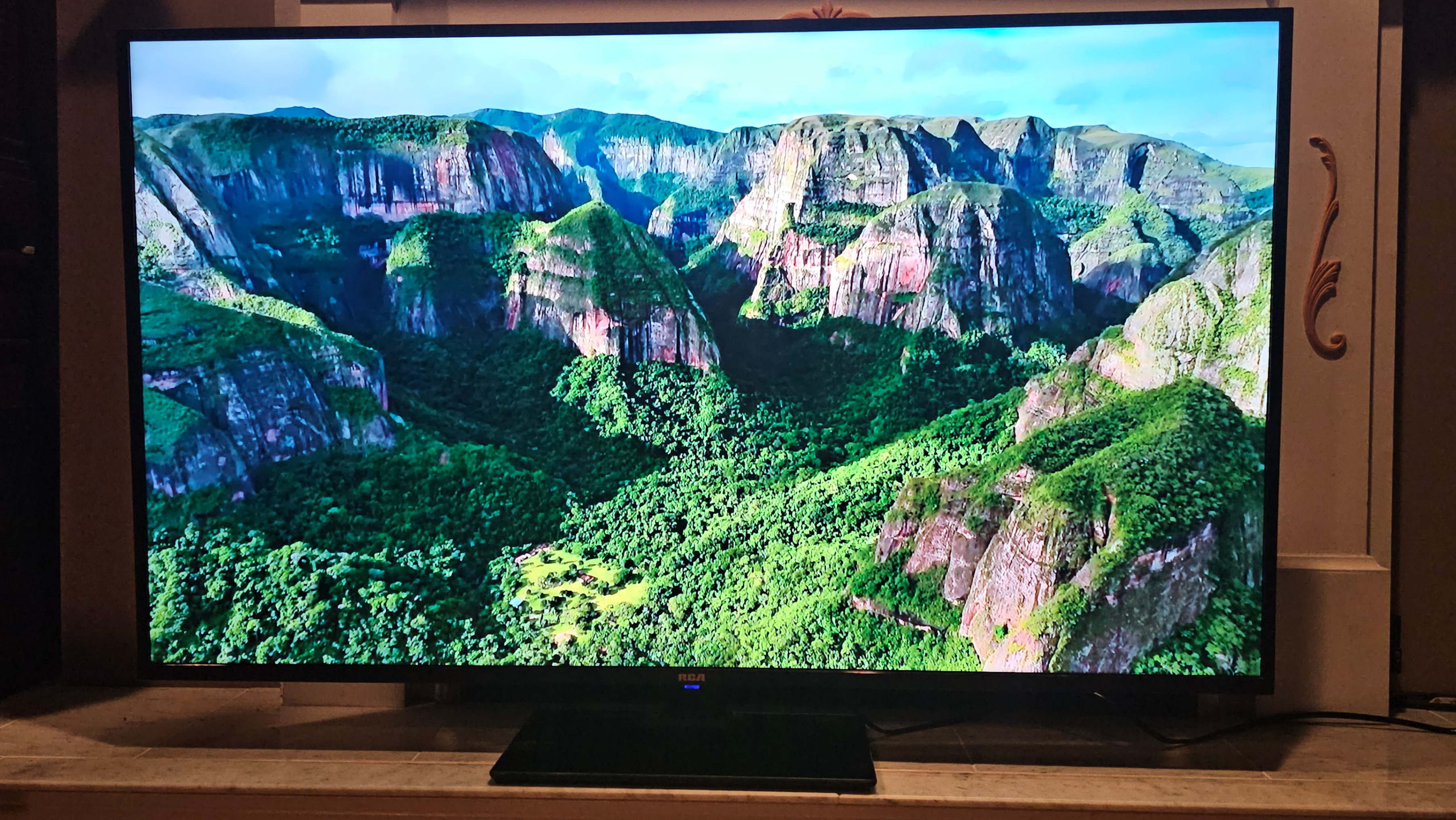 55" RCA smart 4K WebOS TV RWOSU5549 - photo 2