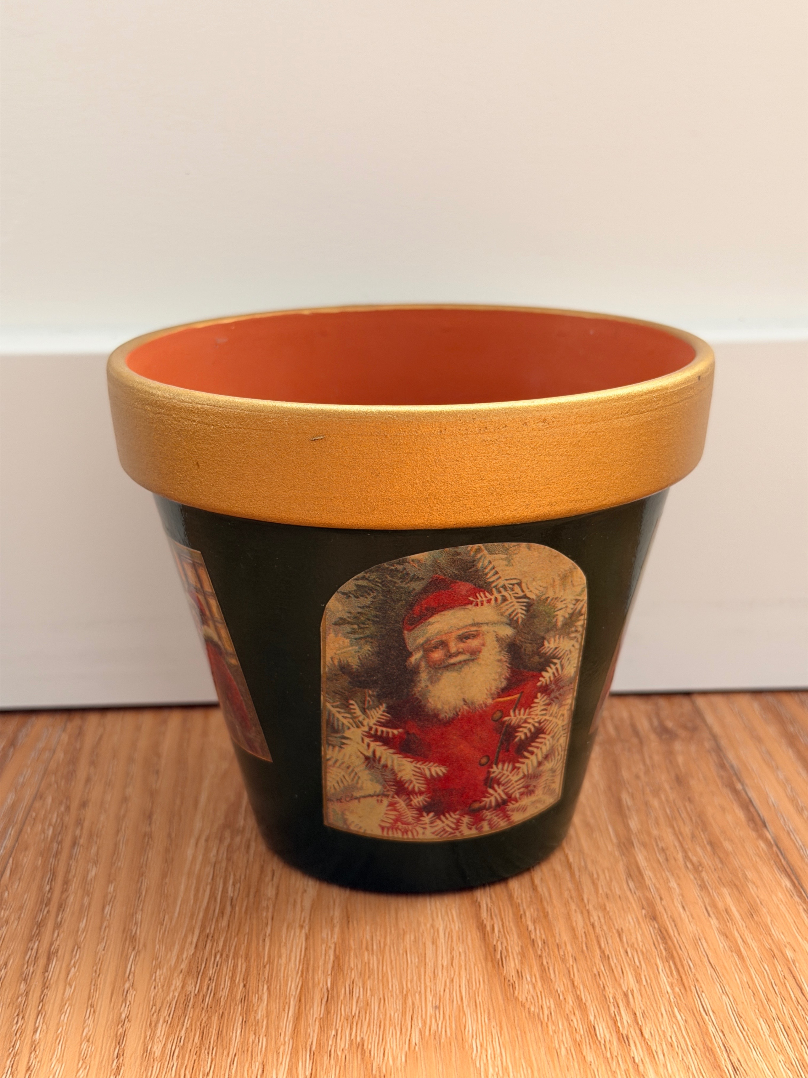 Terracotta plant pot, Christmas design