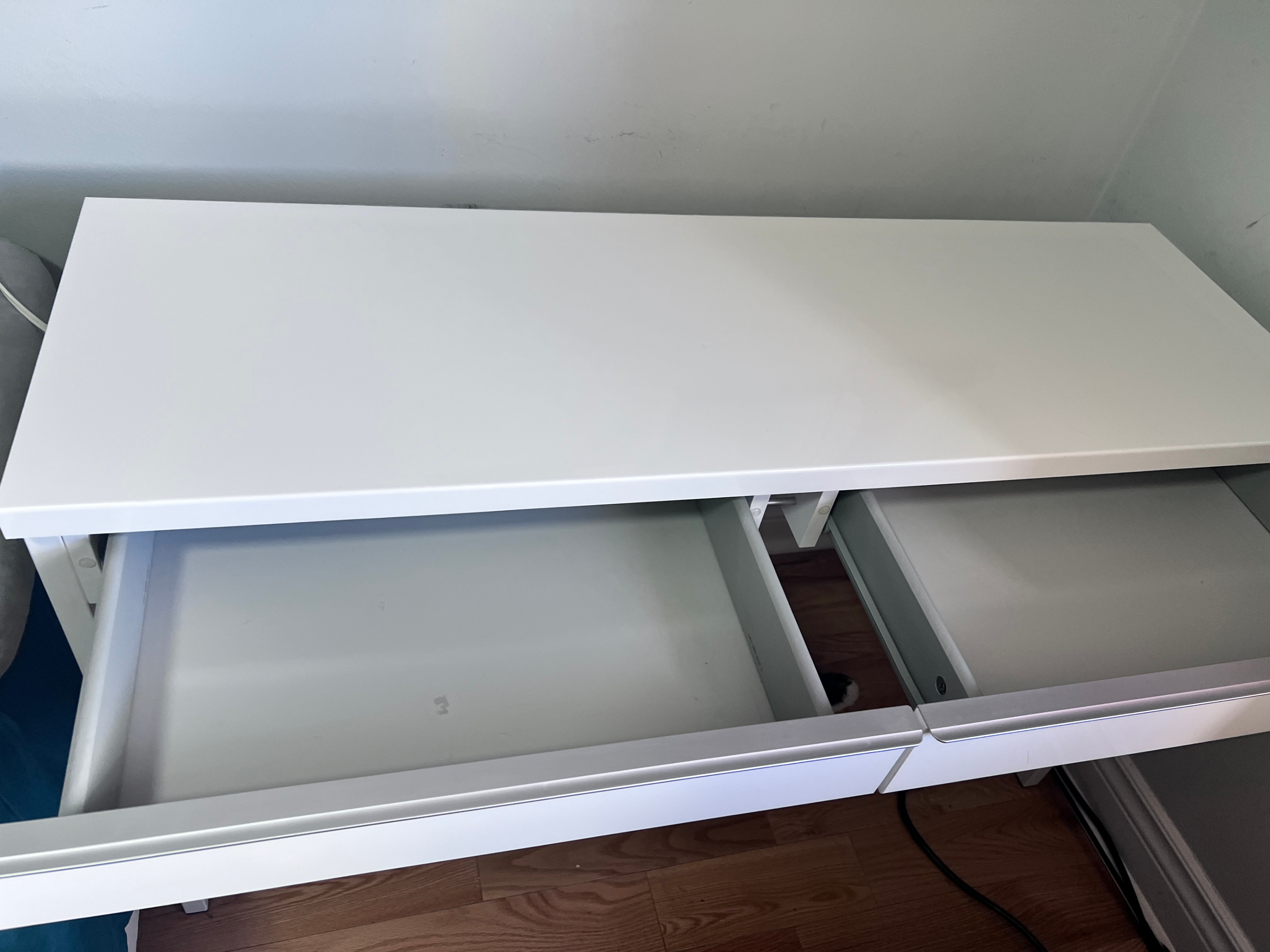 Dressing White Two-Drawer Table (IKEA) - photo 2