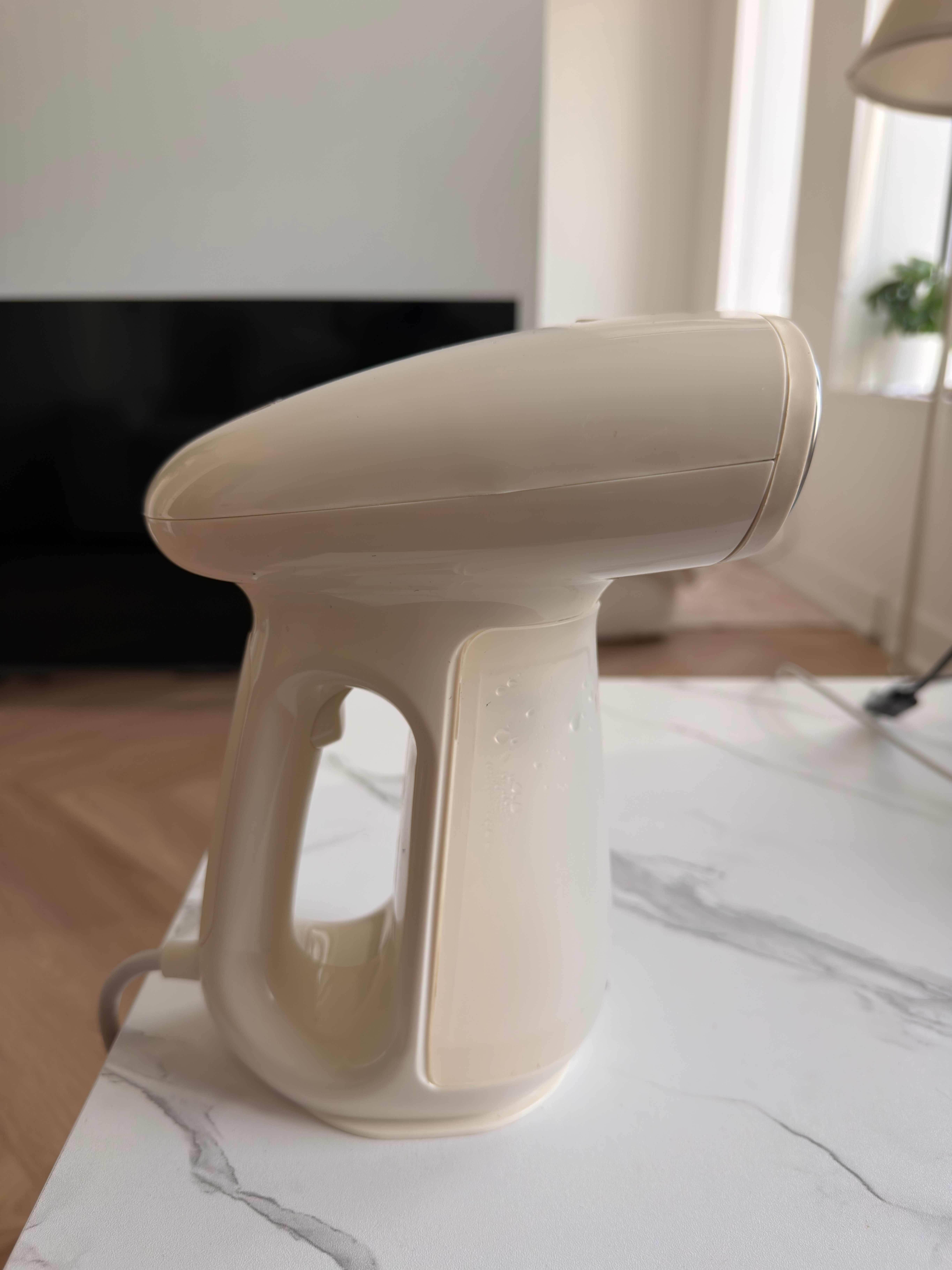 Handheld Clothes Steamer (1300W) – Excellent Condition