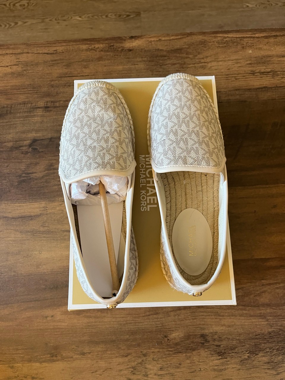 Brand new Michael Kors Vanilla Espadrilles Slip-On 8.5 size - photo 3
