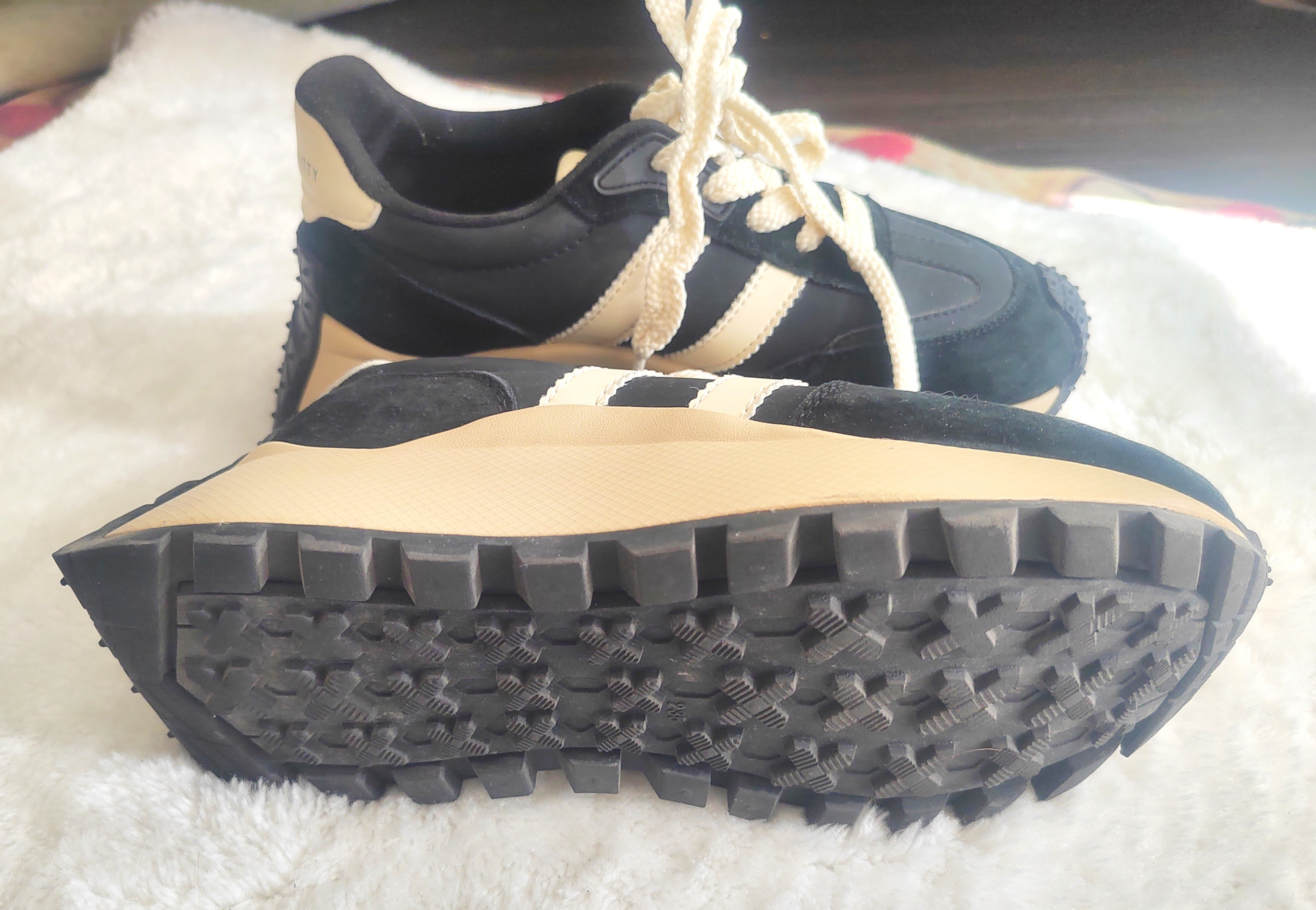 Central & Kitty Black Cream Sneakers - photo 3