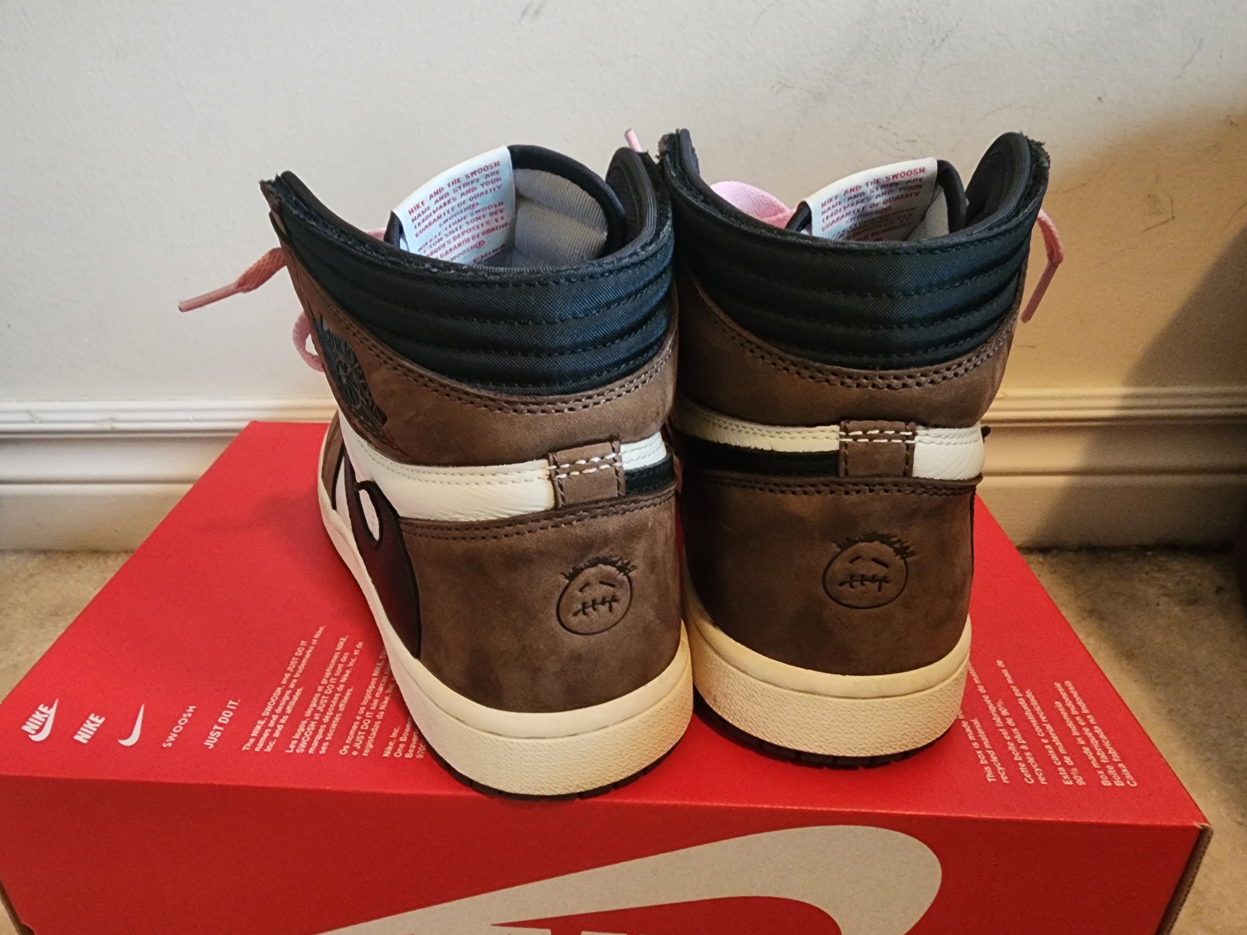 Travis Scott Jordan 1's Mocha (8.5 Mens) - photo 3