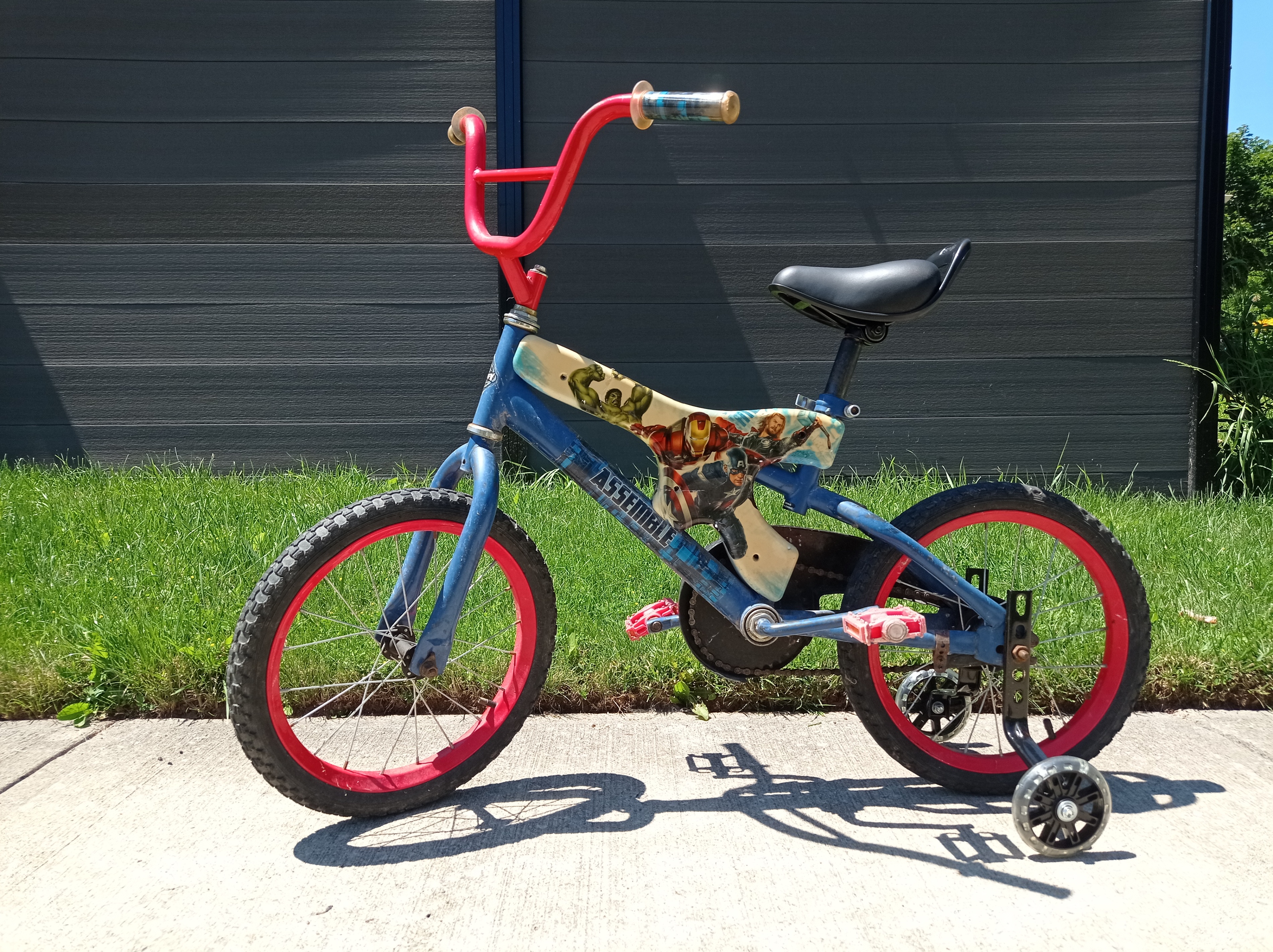 16” Huffy Avengers Kids Bike w/ Brand New Seat & Training Wheels