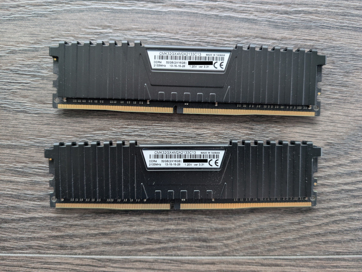 Corsair Vengeance 32GB (16GB x 2) DDR4-2133 desktop RAM - photo 2