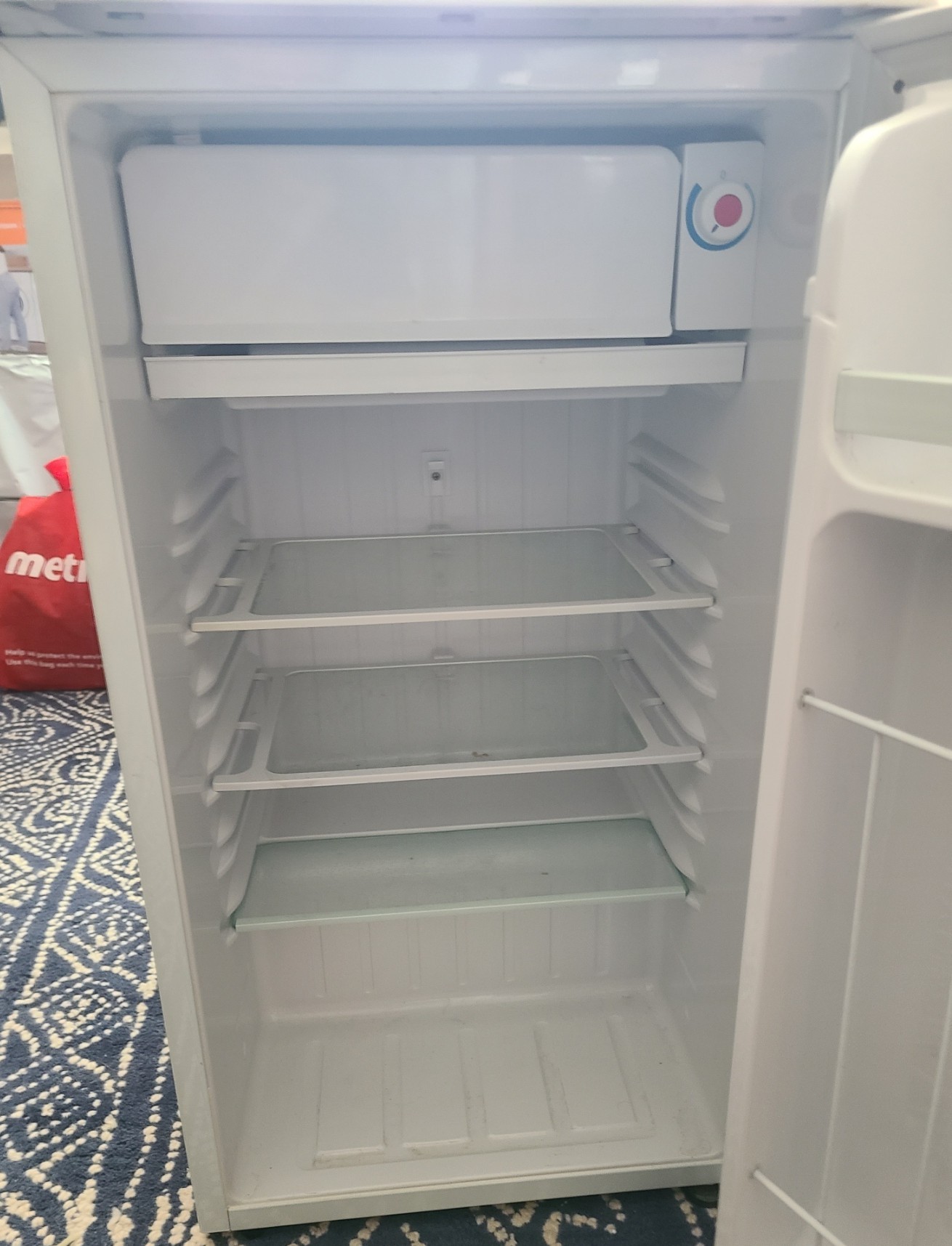 Danby Mini Refrigerator - photo 4