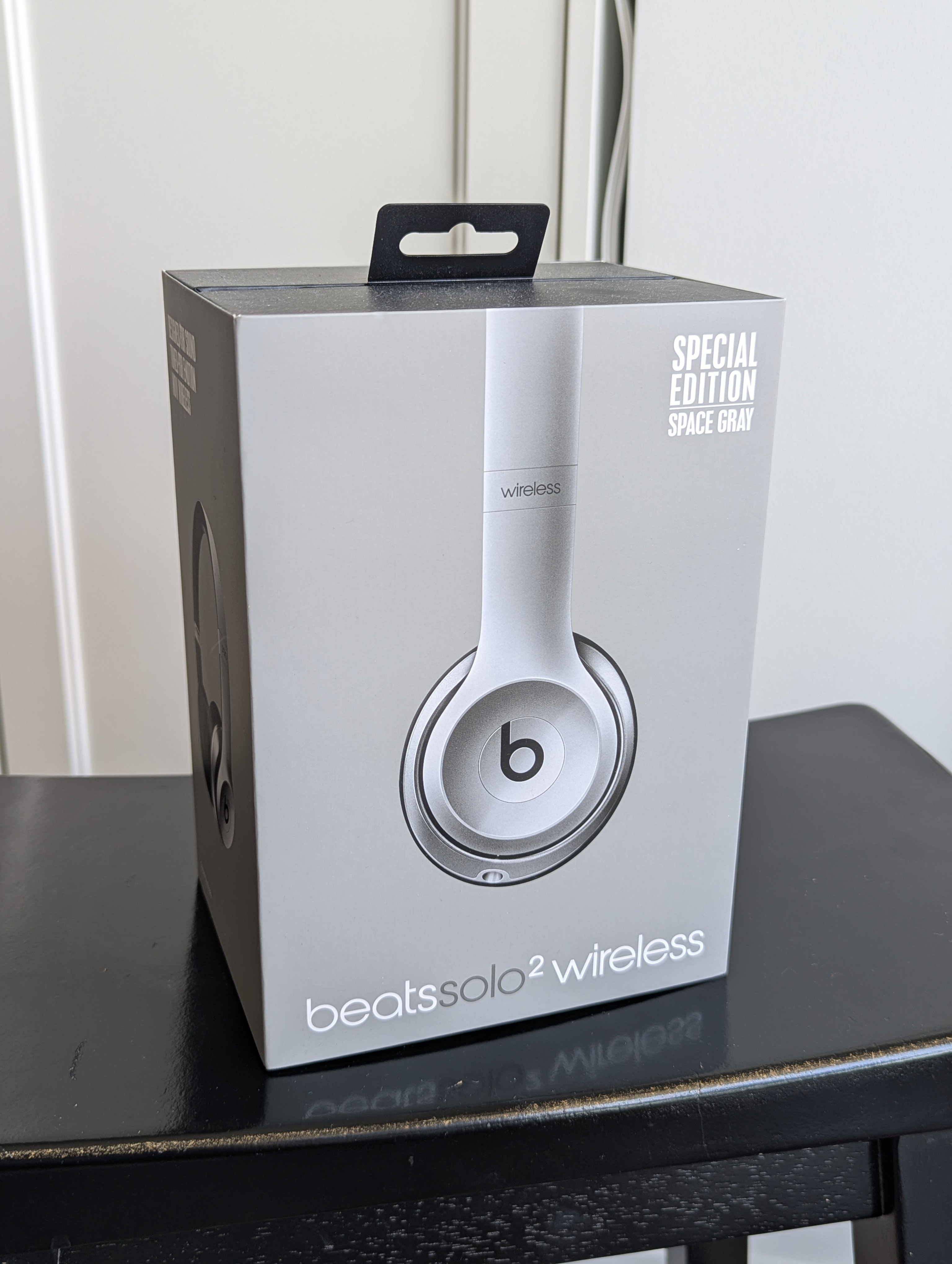 Beats Solo2 Wireless Headphones (Special Edition Space Gray)